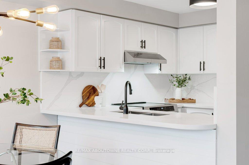 Photo 13 of 4192 Thomas Alton Boulevard, Burlington, Alton — HOMEH