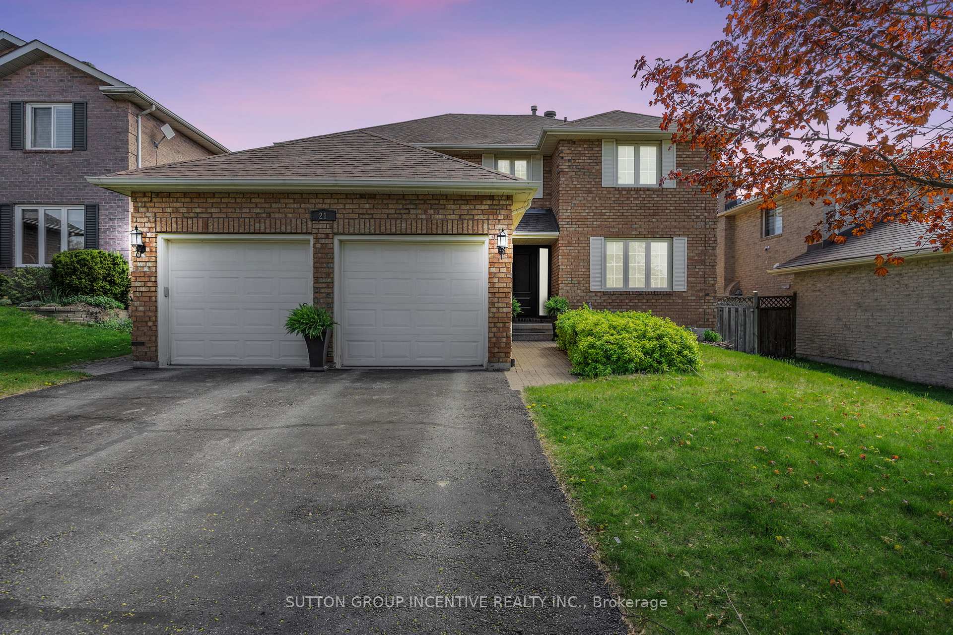 Photo 2 of 21 Callaghan Drive, Barrie, Letitia Heights — HOMEH