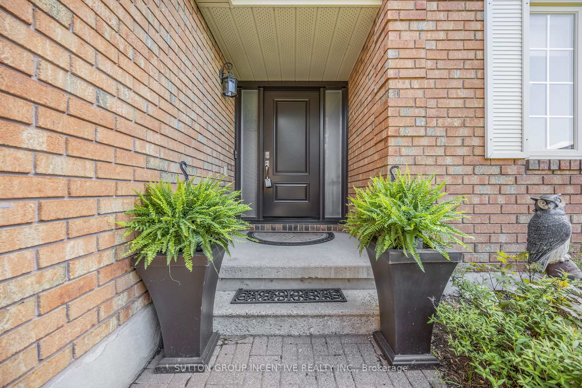 Photo 3 of 21 Callaghan Drive, Barrie, Letitia Heights — HOMEH