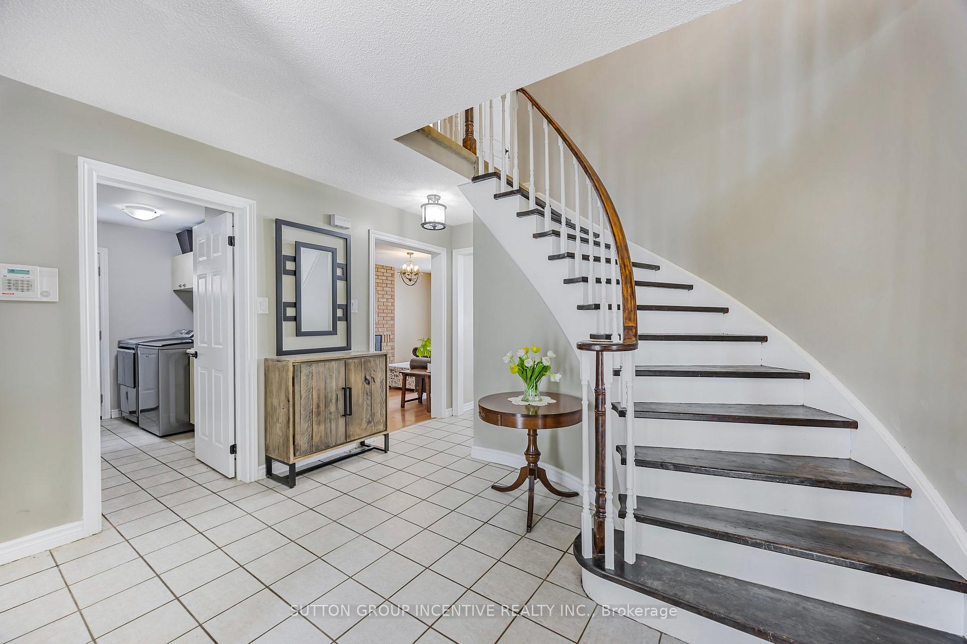 Photo 4 of 21 Callaghan Drive, Barrie, Letitia Heights — HOMEH