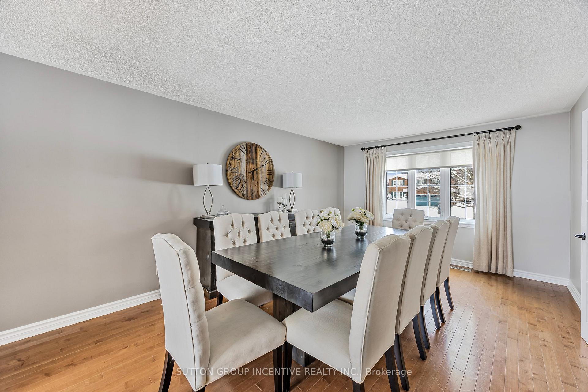 Photo 5 of 21 Callaghan Drive, Barrie, Letitia Heights — HOMEH