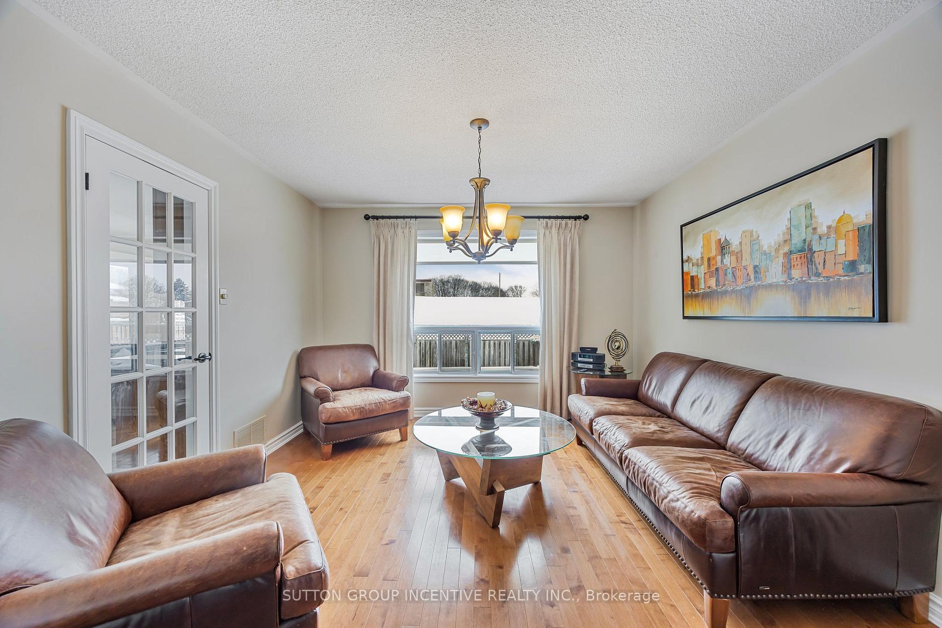 Photo 8 of 21 Callaghan Drive, Barrie, Letitia Heights — HOMEH