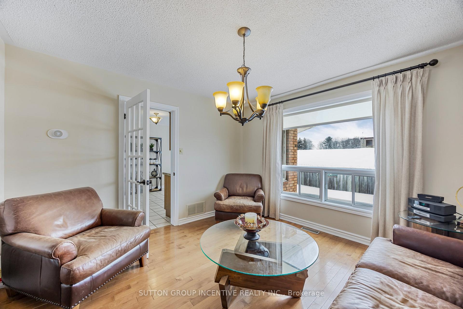 Photo 9 of 21 Callaghan Drive, Barrie, Letitia Heights — HOMEH