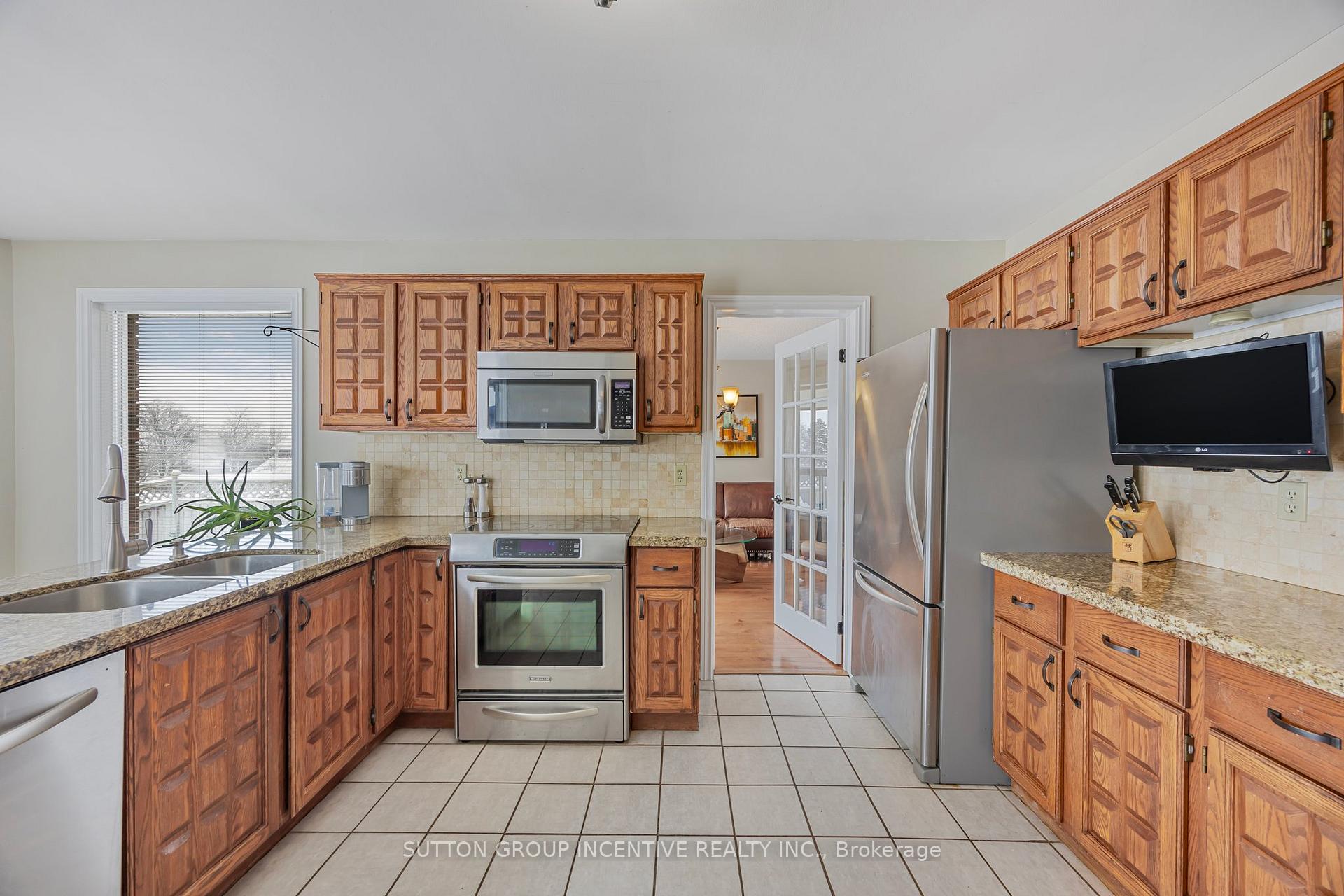 Photo 10 of 21 Callaghan Drive, Barrie, Letitia Heights — HOMEH