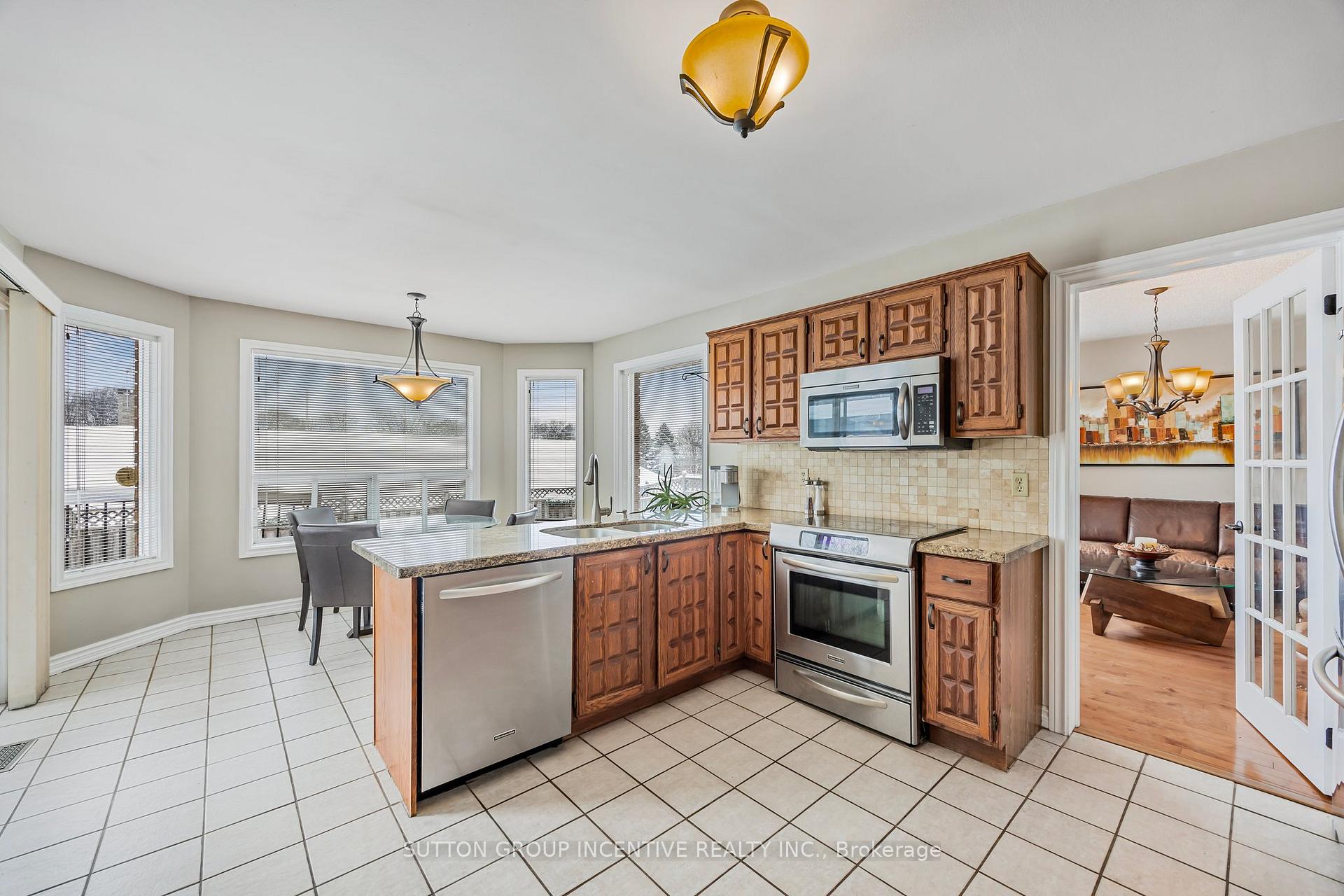 Photo 13 of 21 Callaghan Drive, Barrie, Letitia Heights — HOMEH