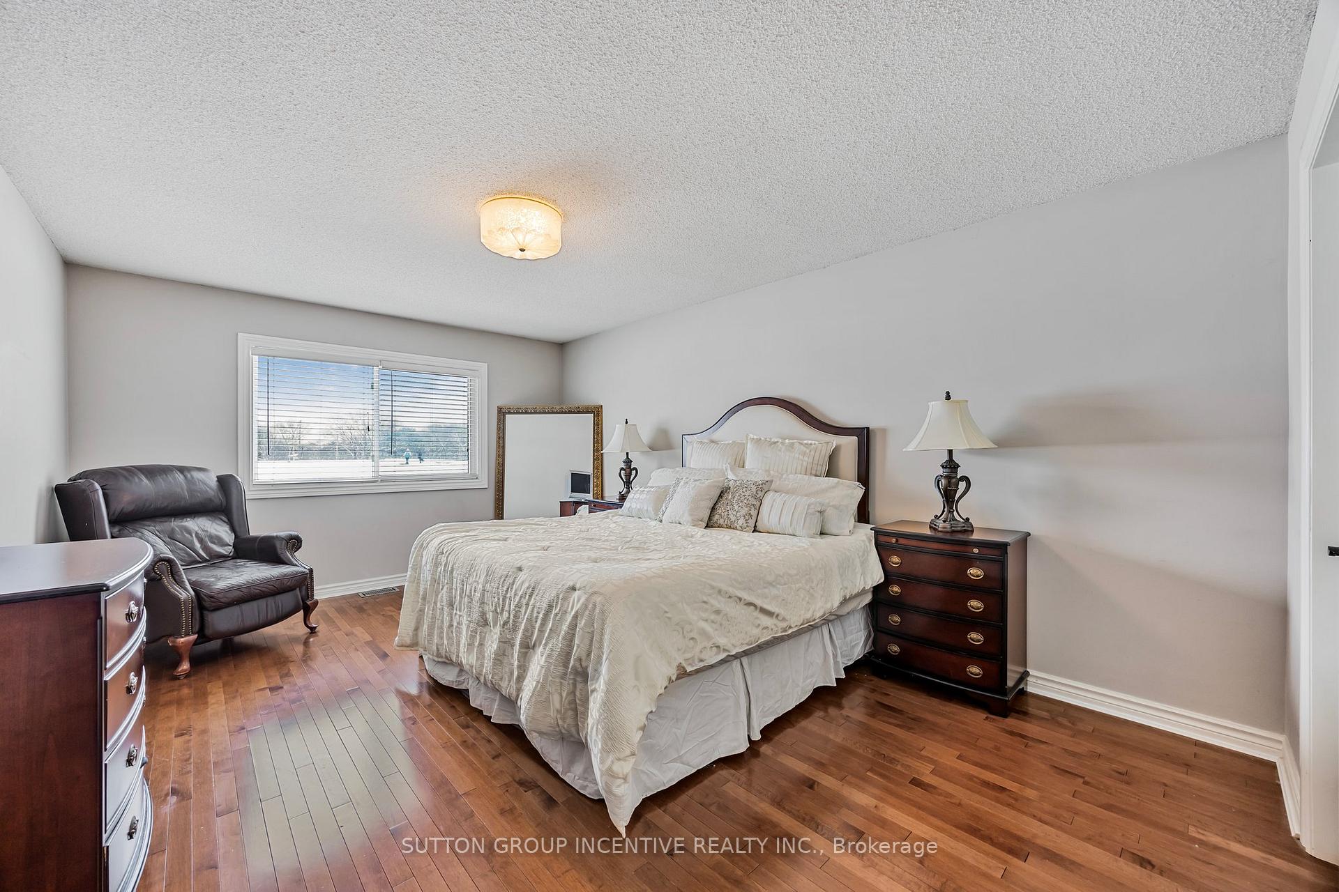 Photo 18 of 21 Callaghan Drive, Barrie, Letitia Heights — HOMEH