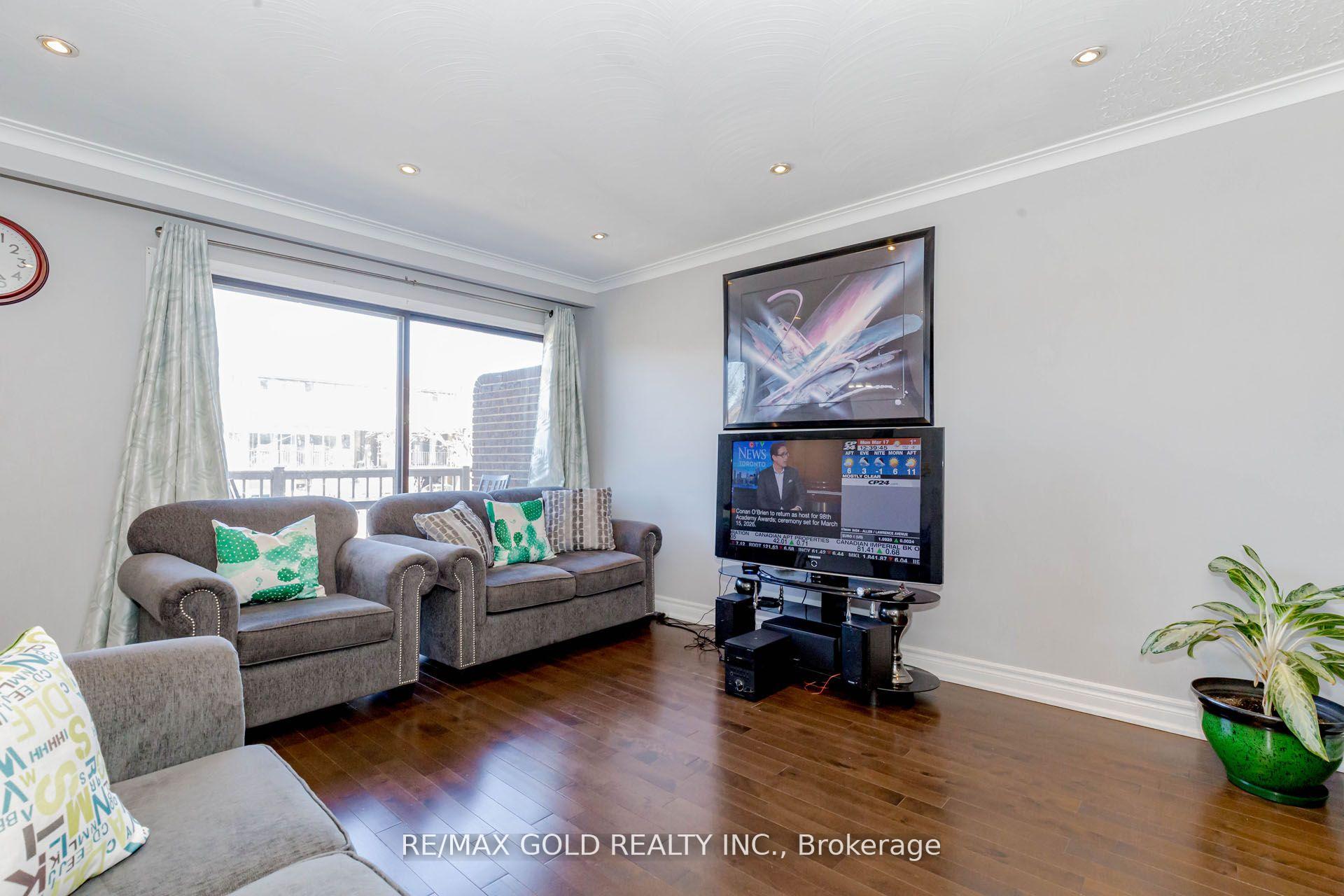Photo 5 of 298 Royal Salisbury Way, Brampton, Madoc — HOMEH