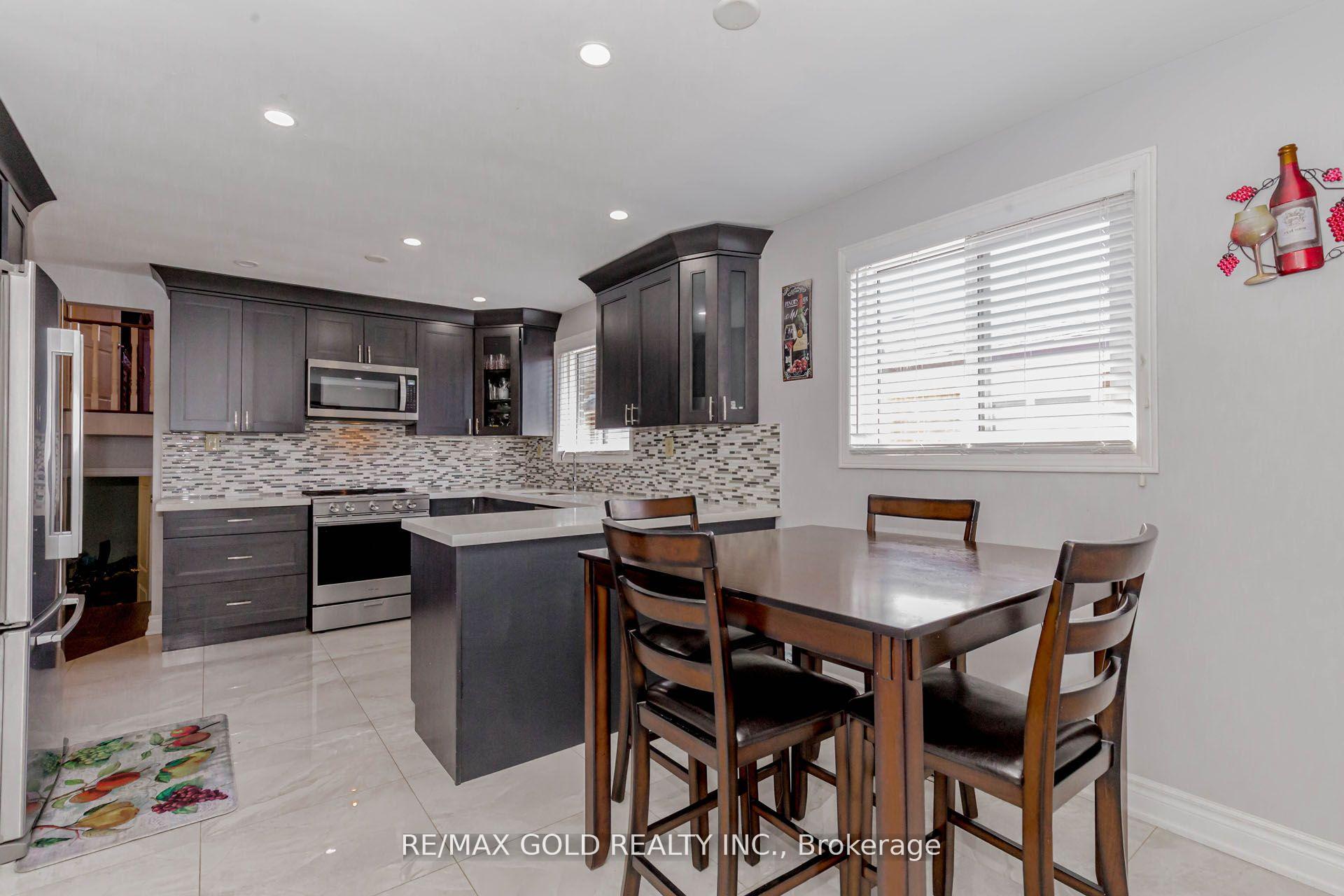 Photo 9 of 298 Royal Salisbury Way, Brampton, Madoc — HOMEH
