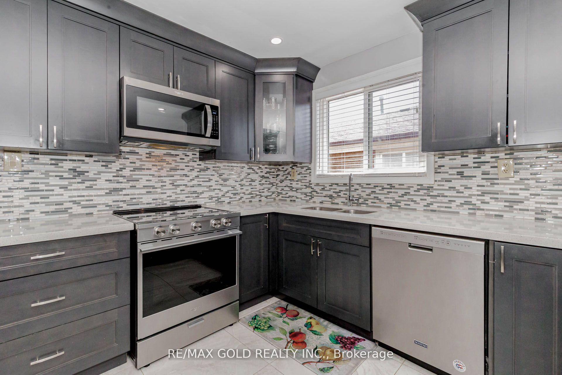 Photo 23 of 298 Royal Salisbury Way, Brampton, Madoc — HOMEH