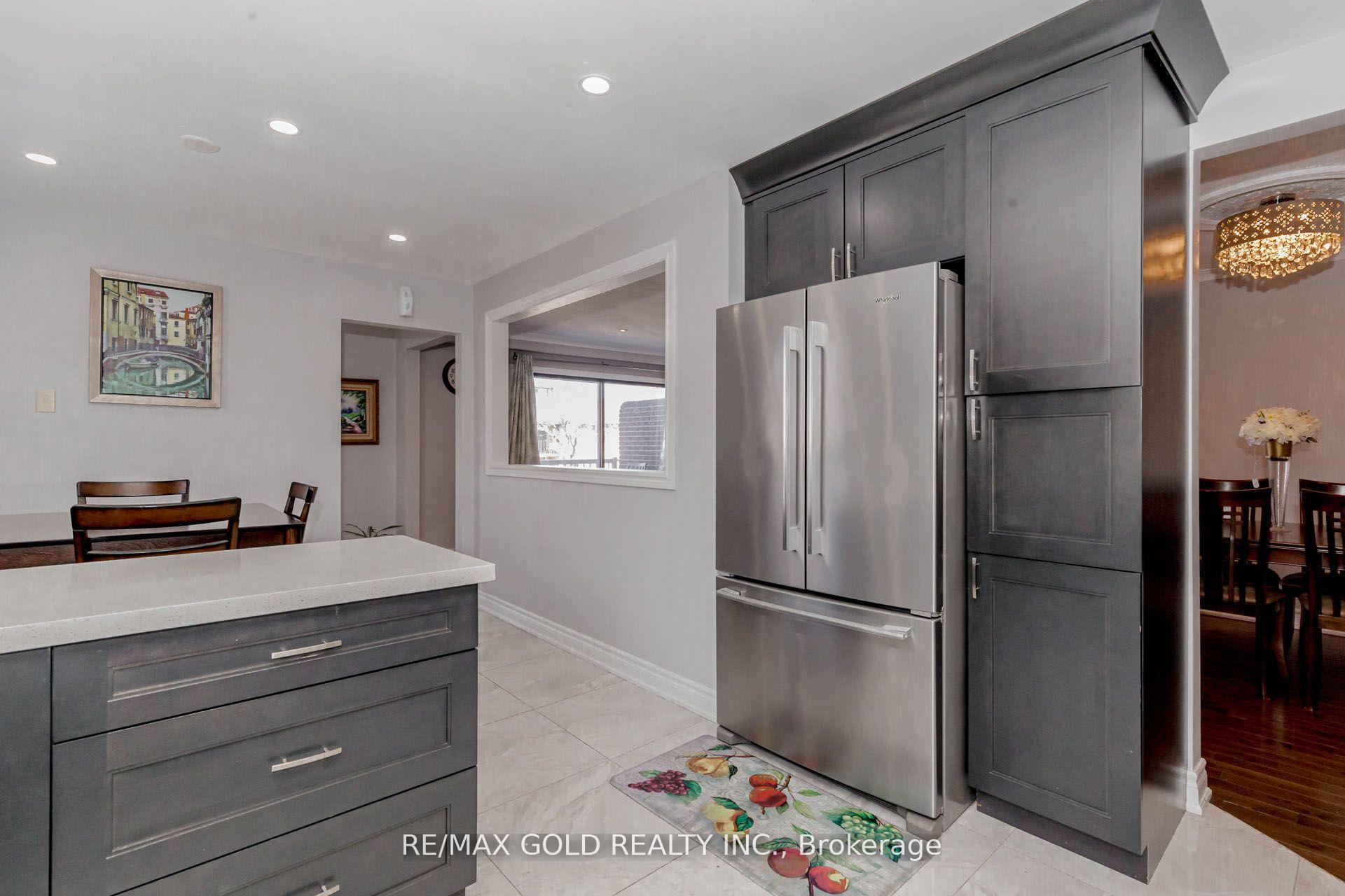 Photo 11 of 298 Royal Salisbury Way, Brampton, Madoc — HOMEH