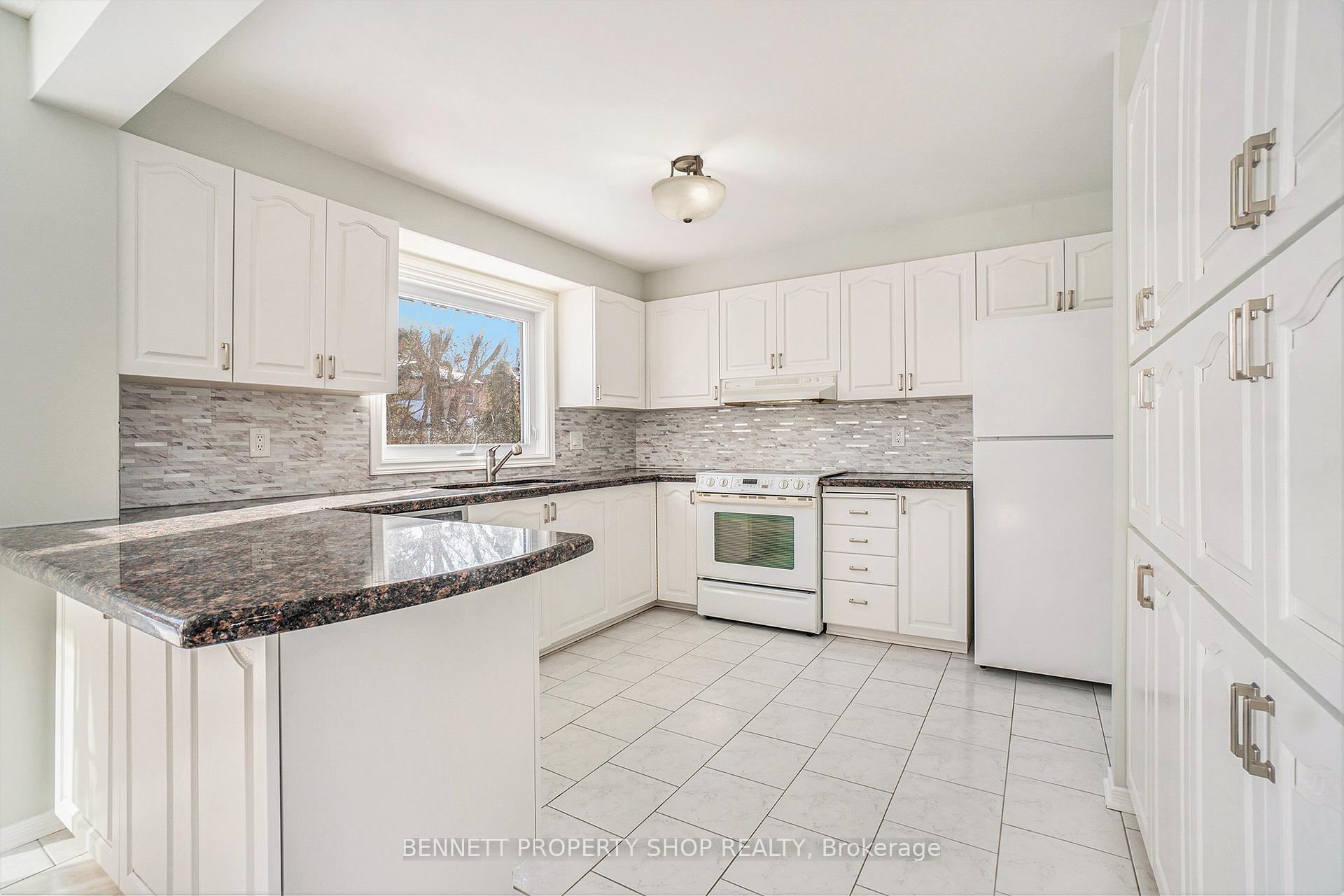 Photo 6 of 13 Felstead Gardens, Ottawa, Barrhaven - Cedargrove/Fraserdale — HOMEH