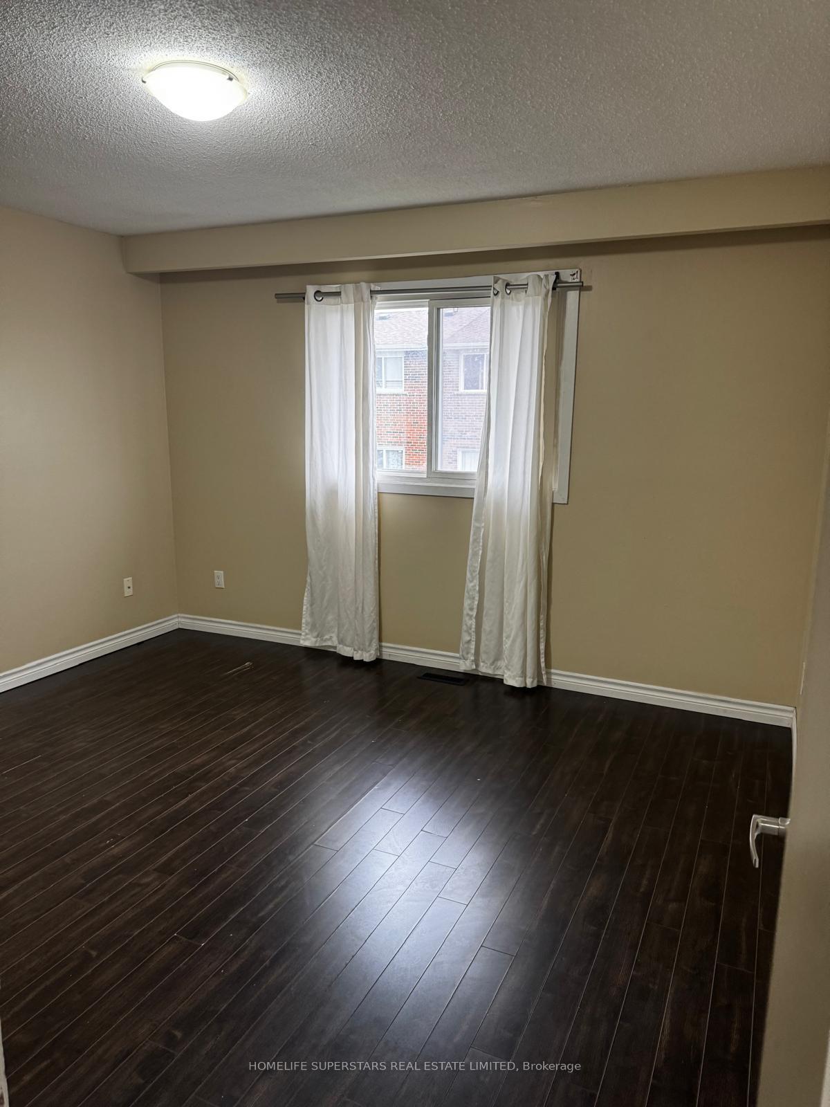 Photo 5 of 379 Archdekin Drive W, Brampton, Madoc — HOMEH