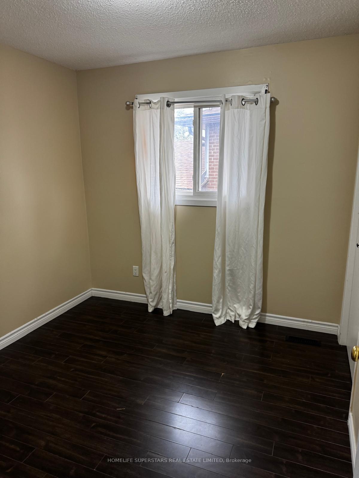 Photo 6 of 379 Archdekin Drive W, Brampton, Madoc — HOMEH