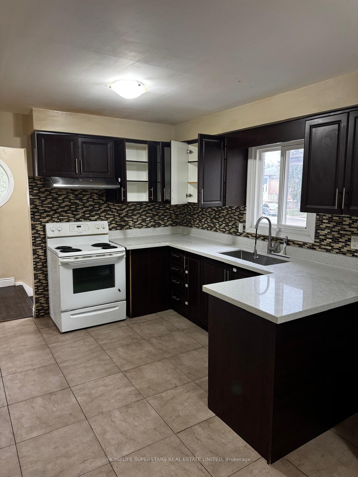 Photo 12 of 379 Archdekin Drive W, Brampton, Madoc — HOMEH