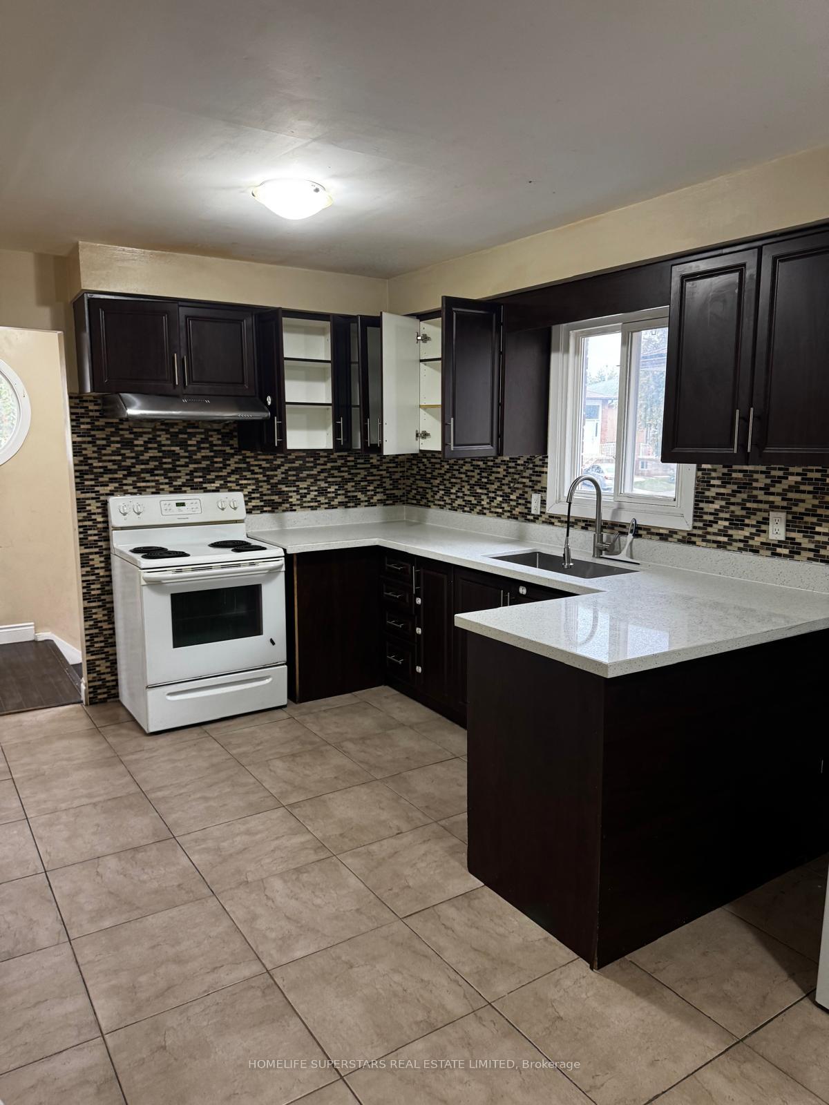 Photo 14 of 379 Archdekin Drive W, Brampton, Madoc — HOMEH