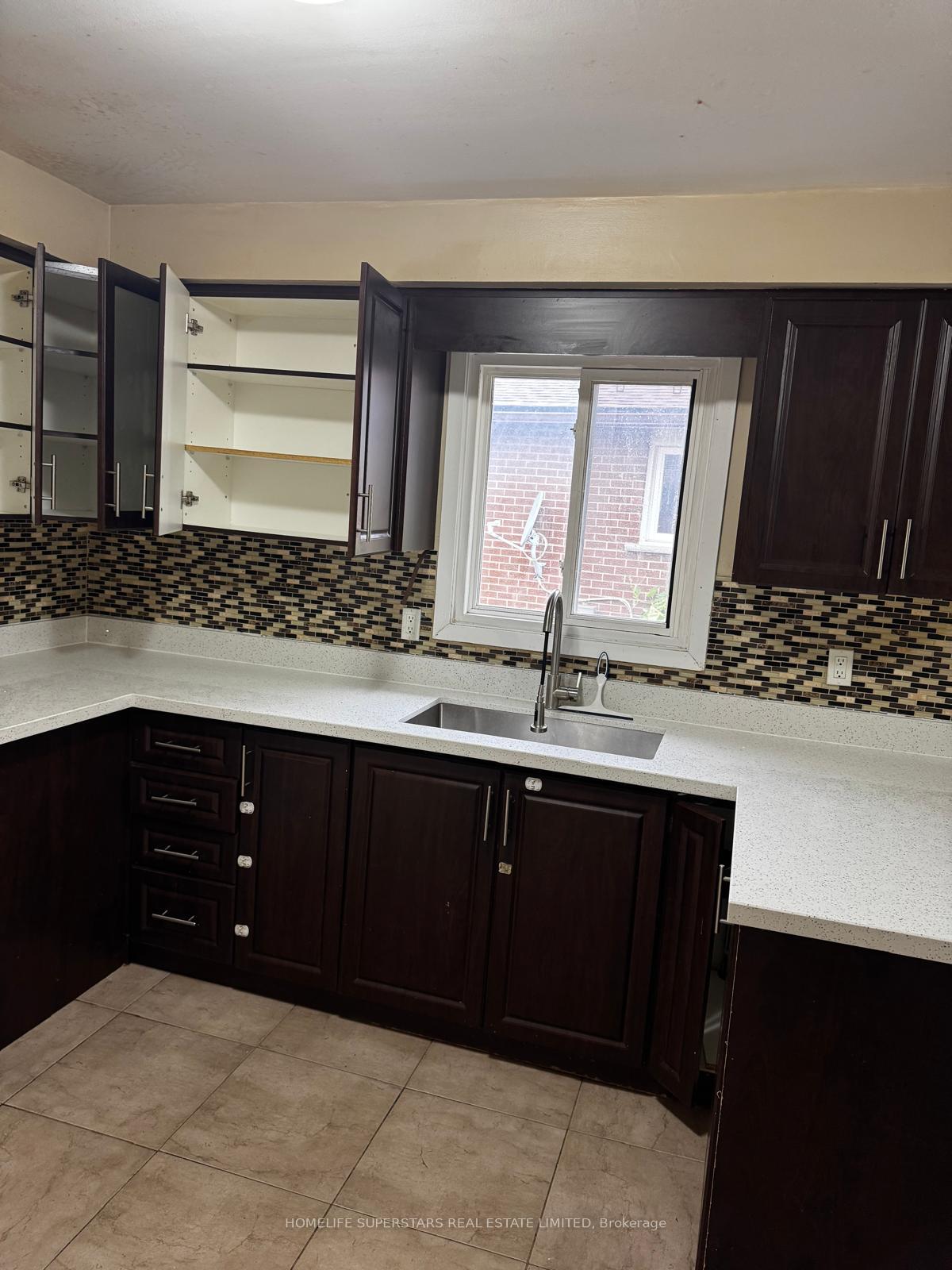 Photo 15 of 379 Archdekin Drive W, Brampton, Madoc — HOMEH