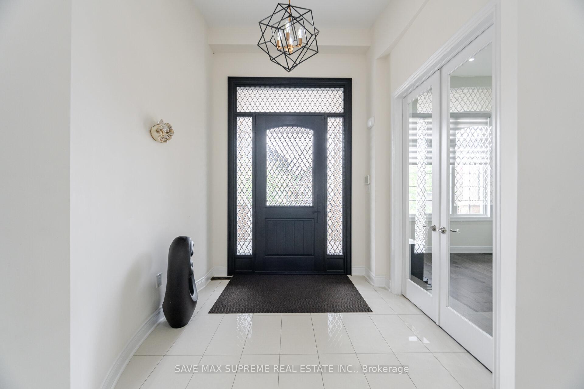 Photo 7 of 12 Astrantia Way, Brampton, Credit Valley — HOMEH
