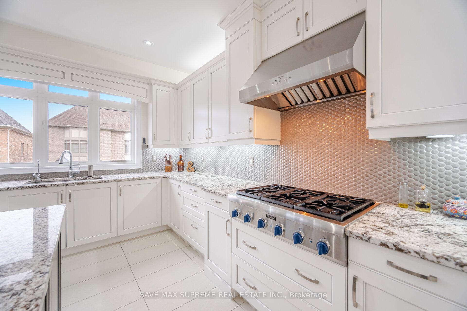 Photo 13 of 12 Astrantia Way, Brampton, Credit Valley — HOMEH