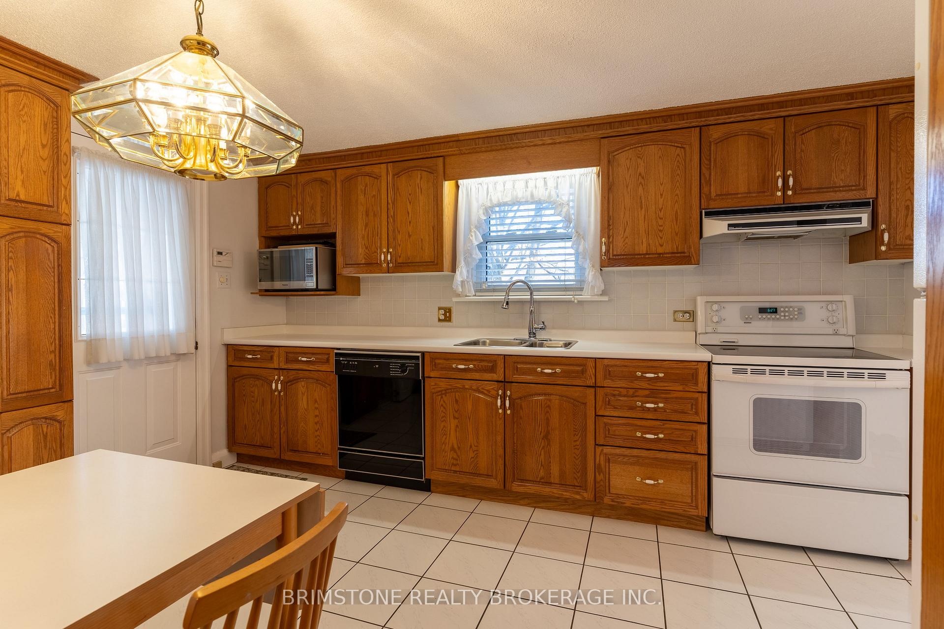 Photo 4 of 37 Alfred Street, Barrie, Allandale — HOMEH