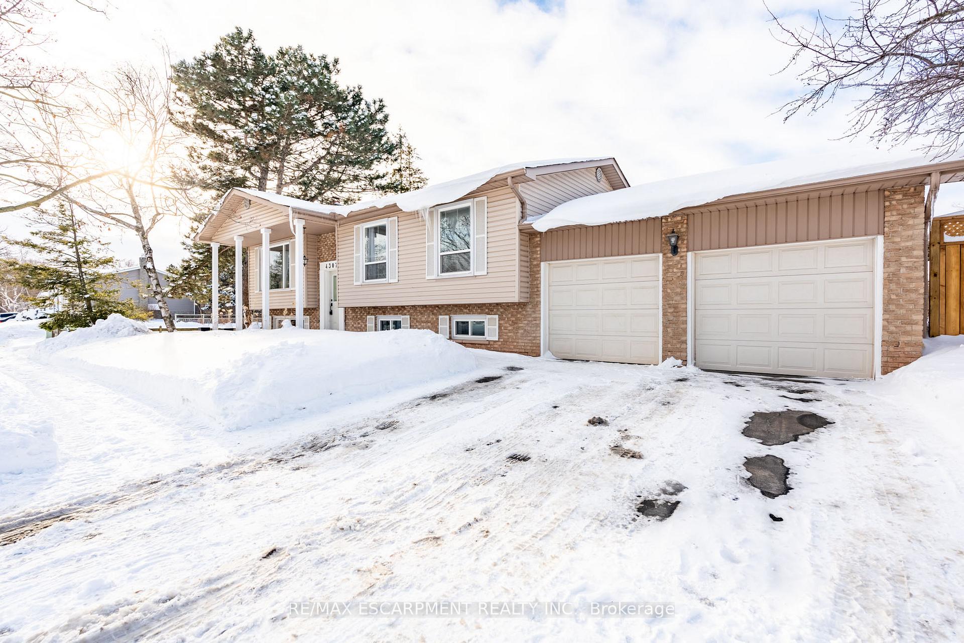 Photo 2 of 4307 Longmoor Drive, Burlington, Shoreacres — HOMEH