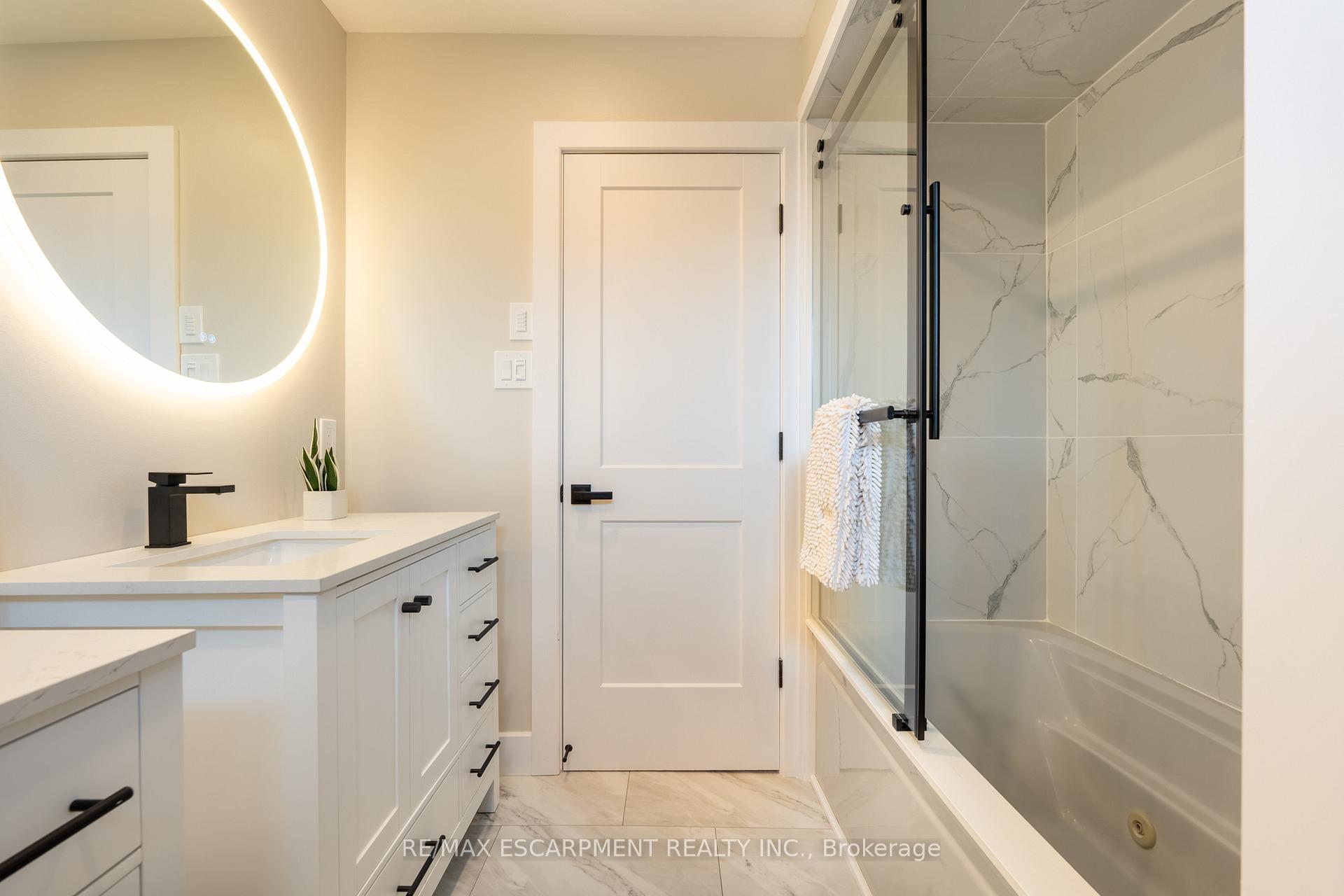 Photo 6 of 4307 Longmoor Drive, Burlington, Shoreacres — HOMEH