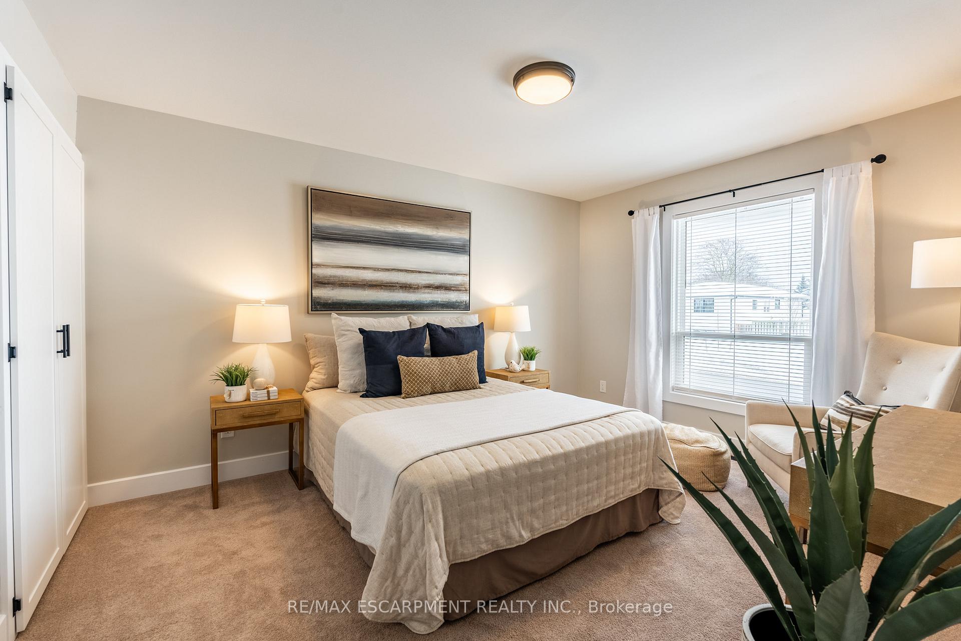 Photo 10 of 4307 Longmoor Drive, Burlington, Shoreacres — HOMEH
