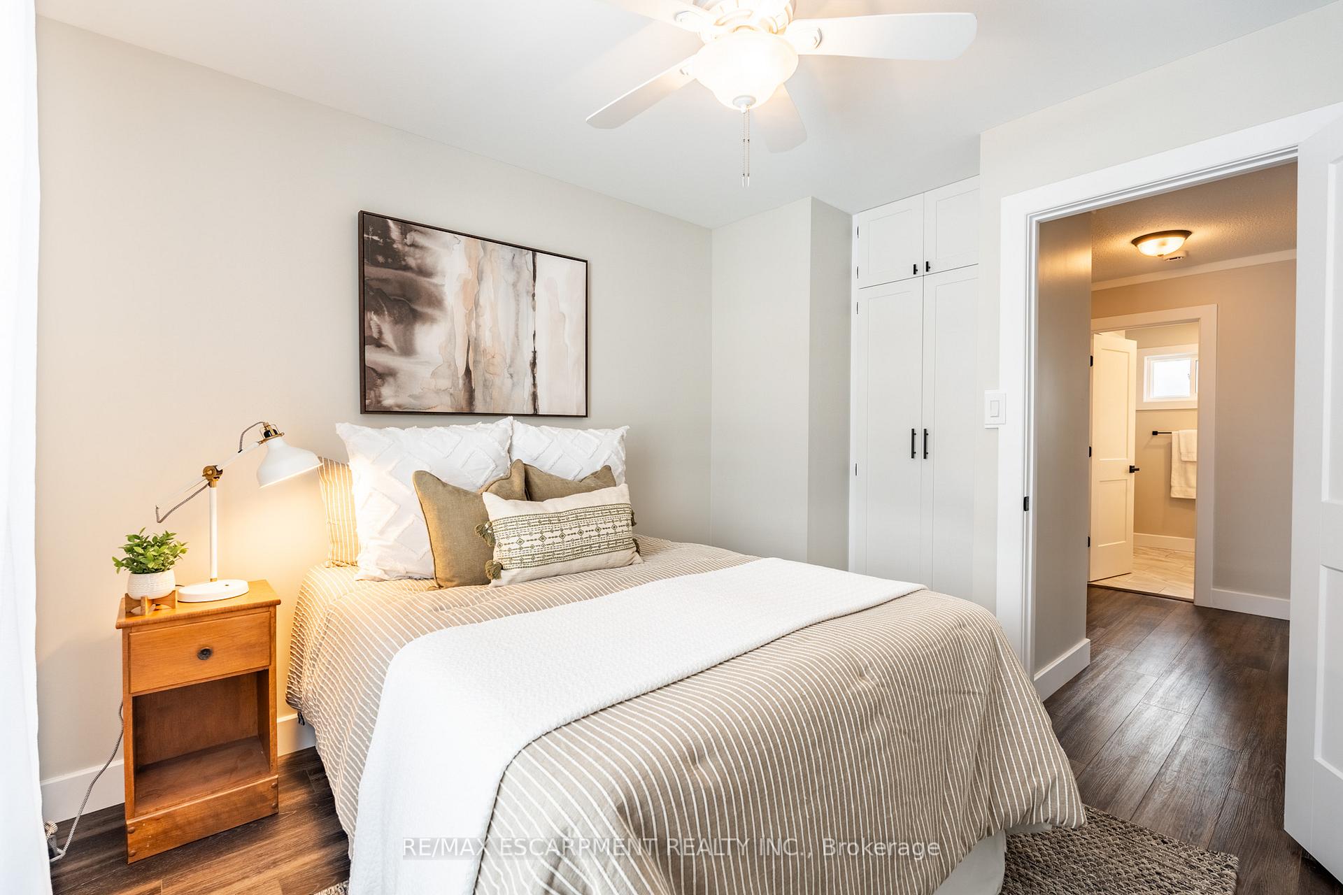 Photo 13 of 4307 Longmoor Drive, Burlington, Shoreacres — HOMEH