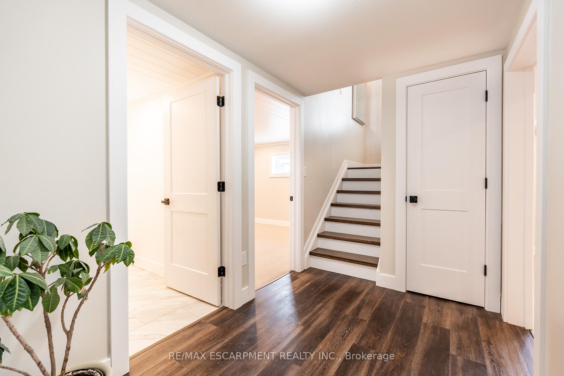 Photo 15 of 4307 Longmoor Drive, Burlington, Shoreacres — HOMEH