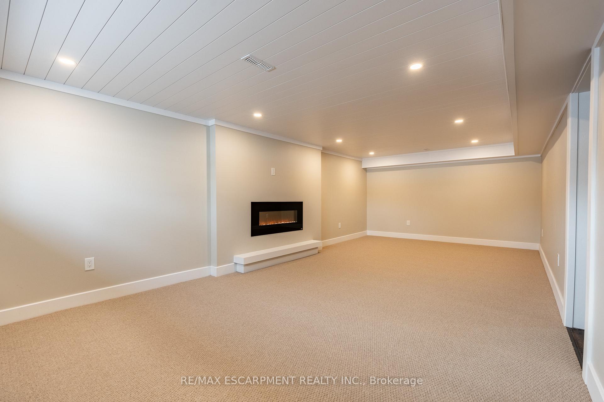 Photo 16 of 4307 Longmoor Drive, Burlington, Shoreacres — HOMEH