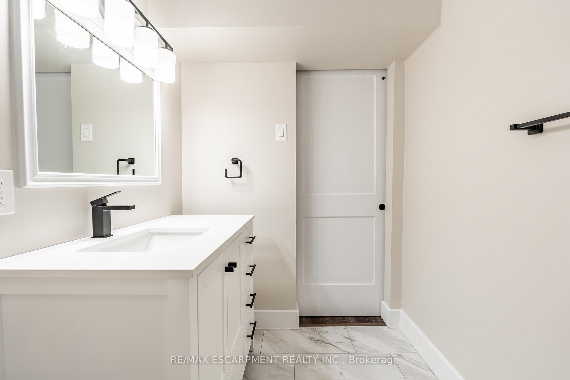 Photo 23 of 4307 Longmoor Drive, Burlington, Shoreacres — HOMEH