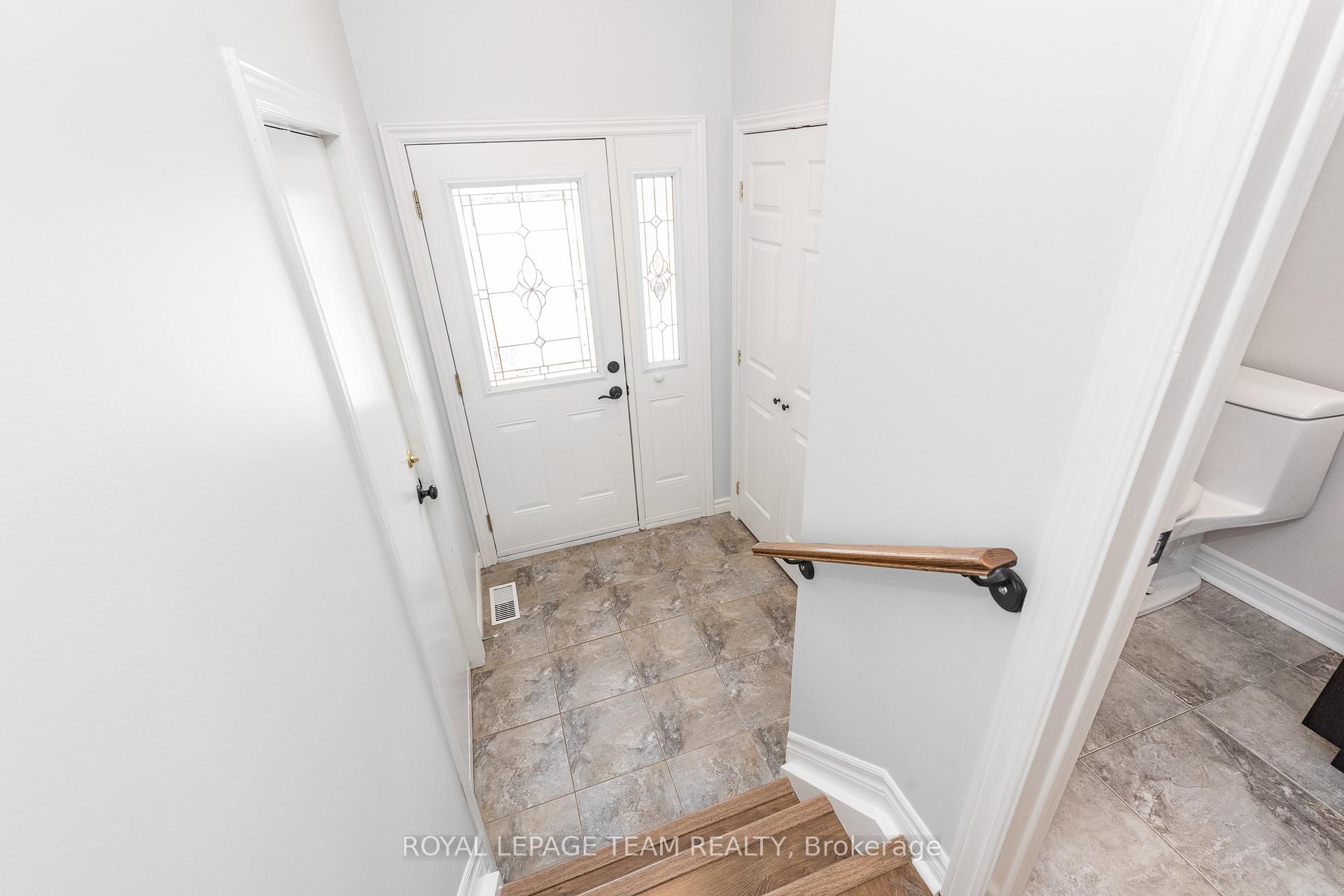 Photo 5 of 74 Halley Street, Ottawa, Barrhaven - Heritage Park — HOMEH