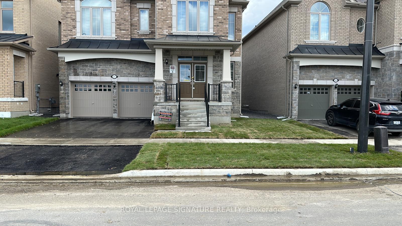 Front of 267 Thornbush Boulevard