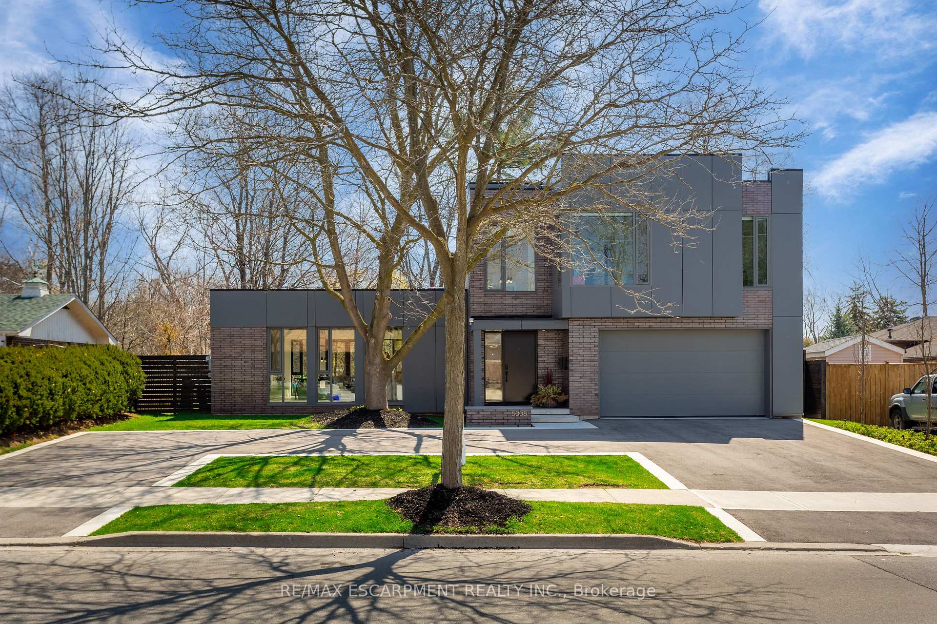 Photo 1 of 5008 Spruce Avenue, Burlington, Appleby — HOMEH