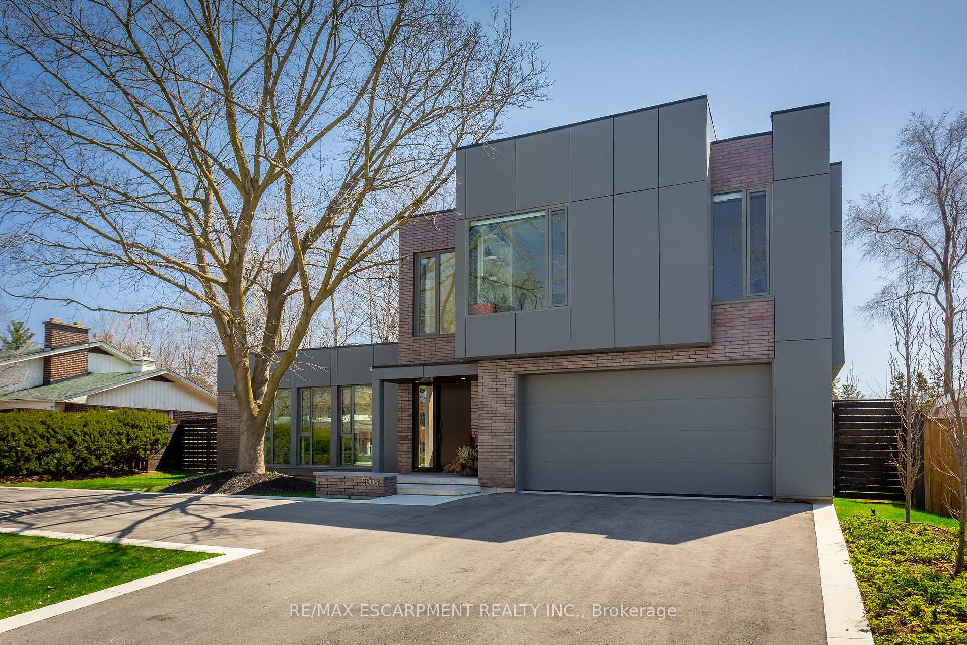Photo 2 of 5008 Spruce Avenue, Burlington, Appleby — HOMEH