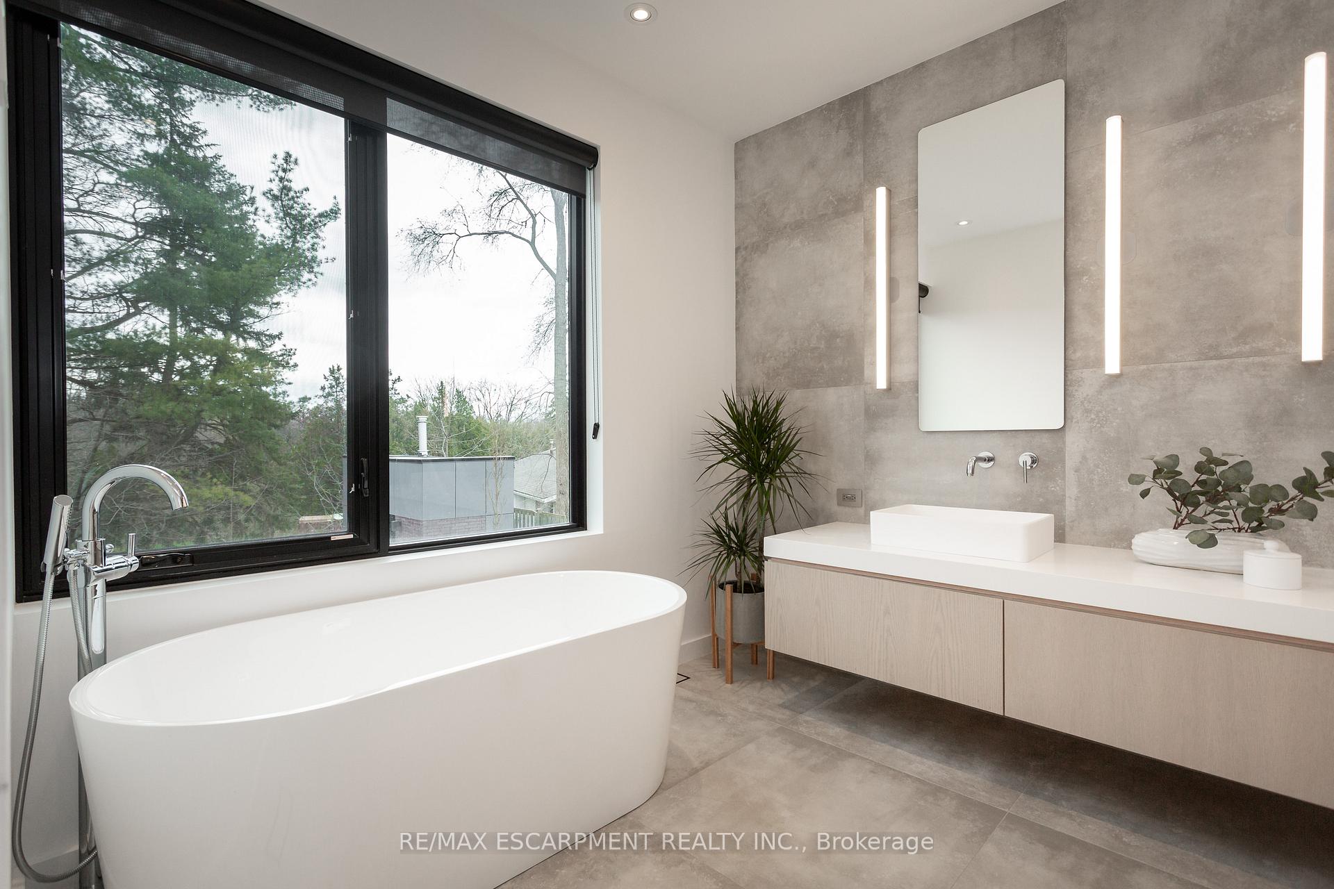 Photo 22 of 5008 Spruce Avenue, Burlington, Appleby — HOMEH