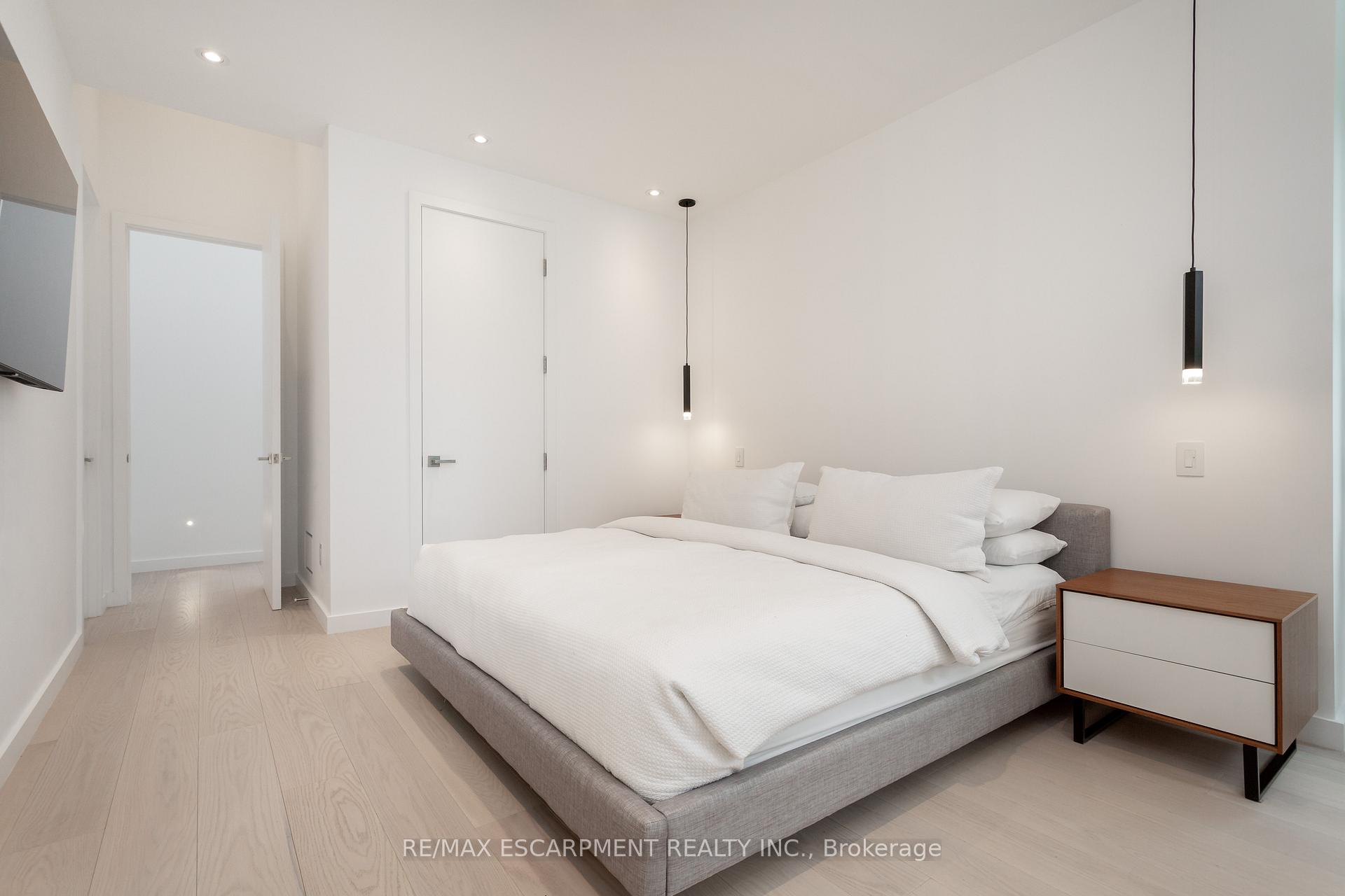 Photo 23 of 5008 Spruce Avenue, Burlington, Appleby — HOMEH