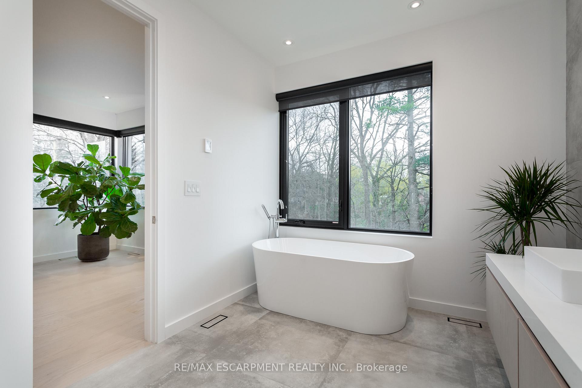 Photo 24 of 5008 Spruce Avenue, Burlington, Appleby — HOMEH