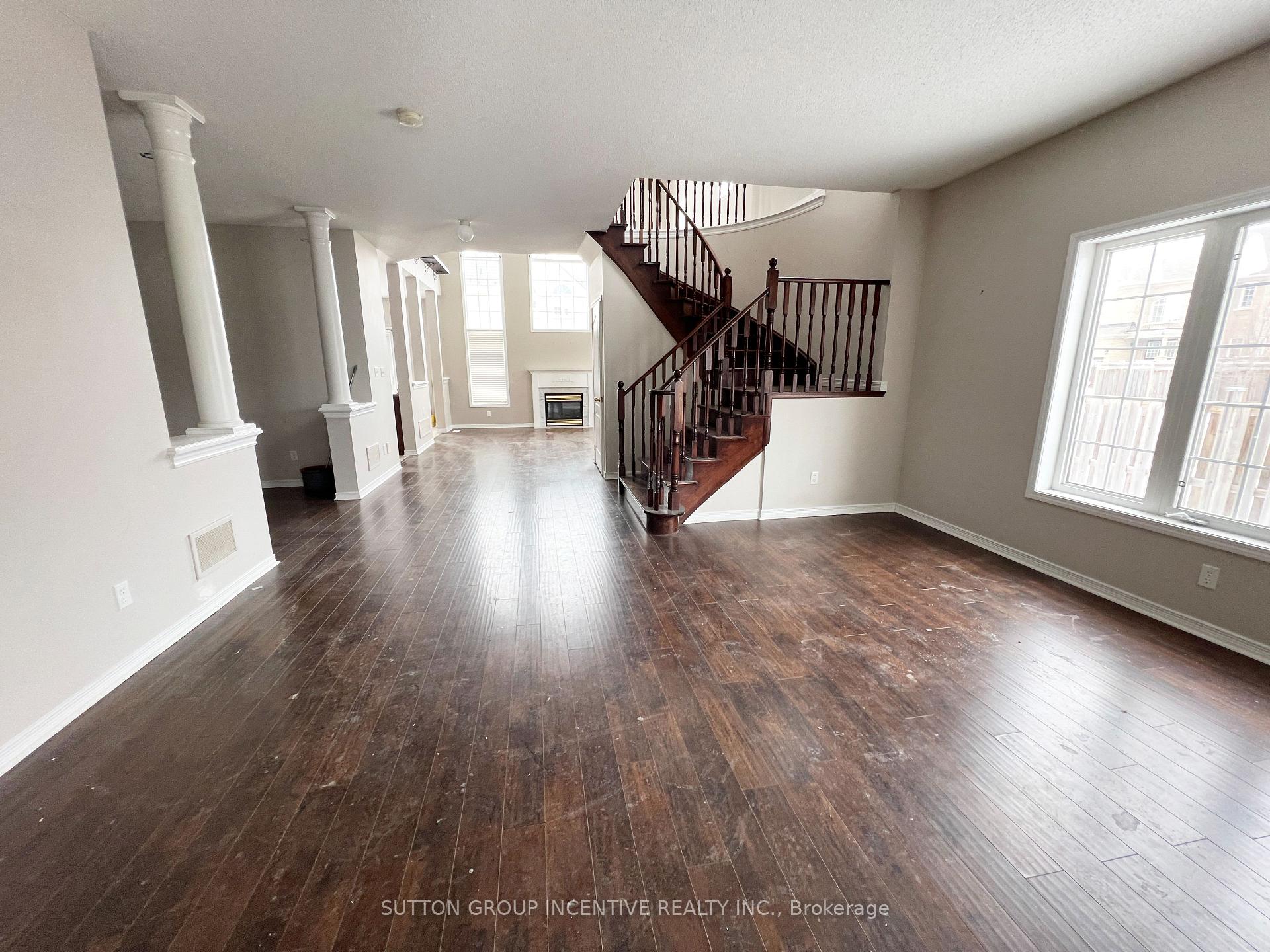Photo 7 of 30 Charlemagne Avenue, Barrie, Innis-Shore — HOMEH