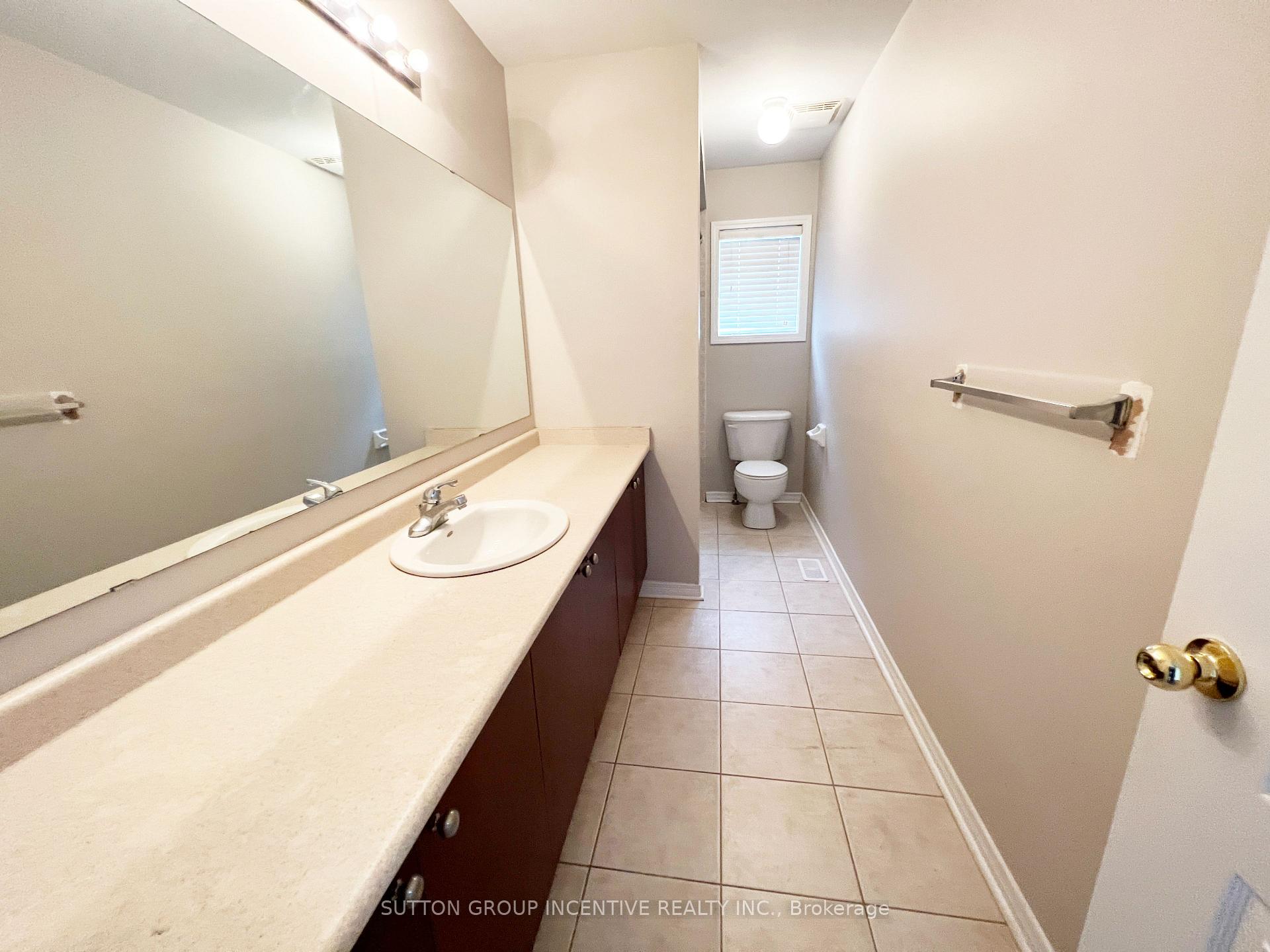 Photo 12 of 30 Charlemagne Avenue, Barrie, Innis-Shore — HOMEH