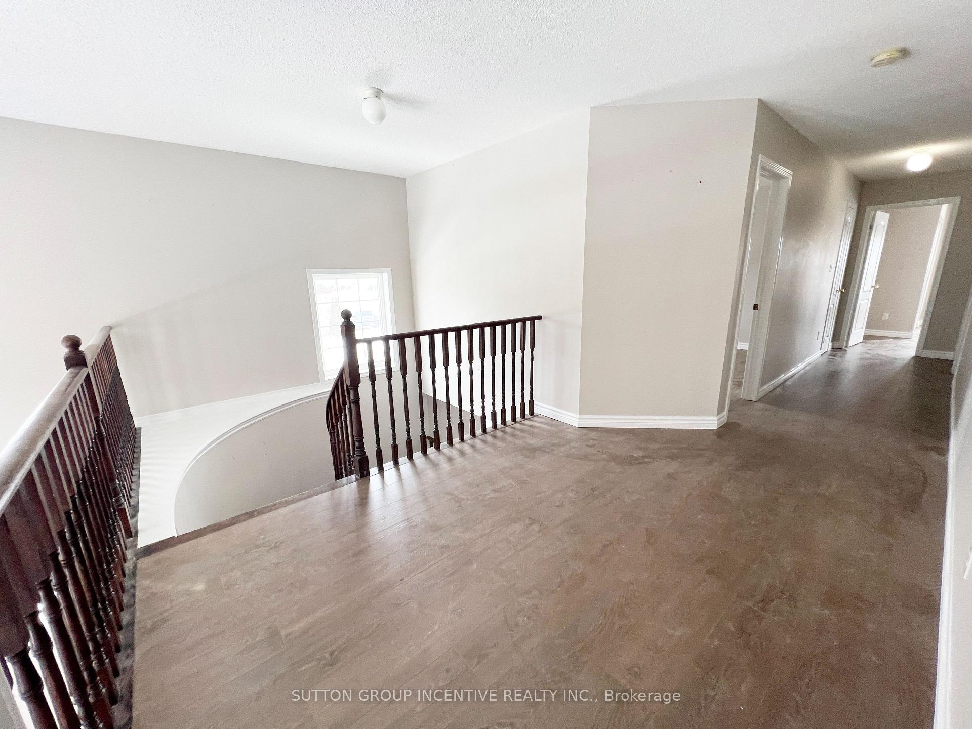 Photo 13 of 30 Charlemagne Avenue, Barrie, Innis-Shore — HOMEH
