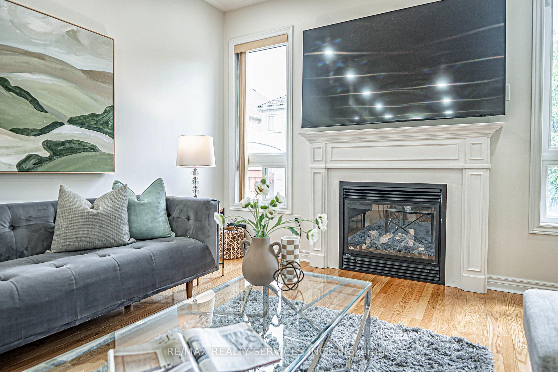 Photo 10 of 84 Gower Crescent, Brampton, Sandringham-Wellington — HOMEH