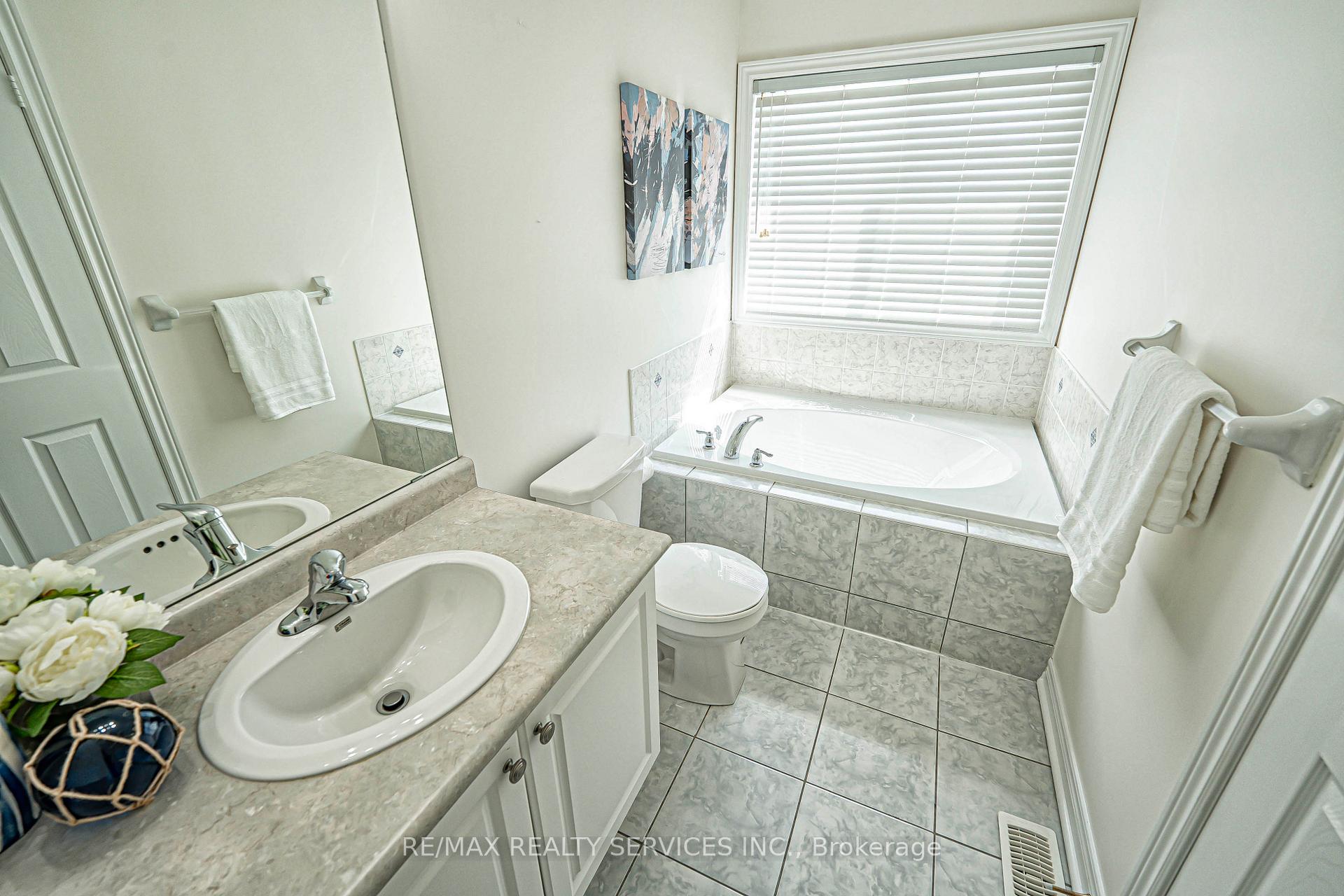 Photo 30 of 84 Gower Crescent, Brampton, Sandringham-Wellington — HOMEH