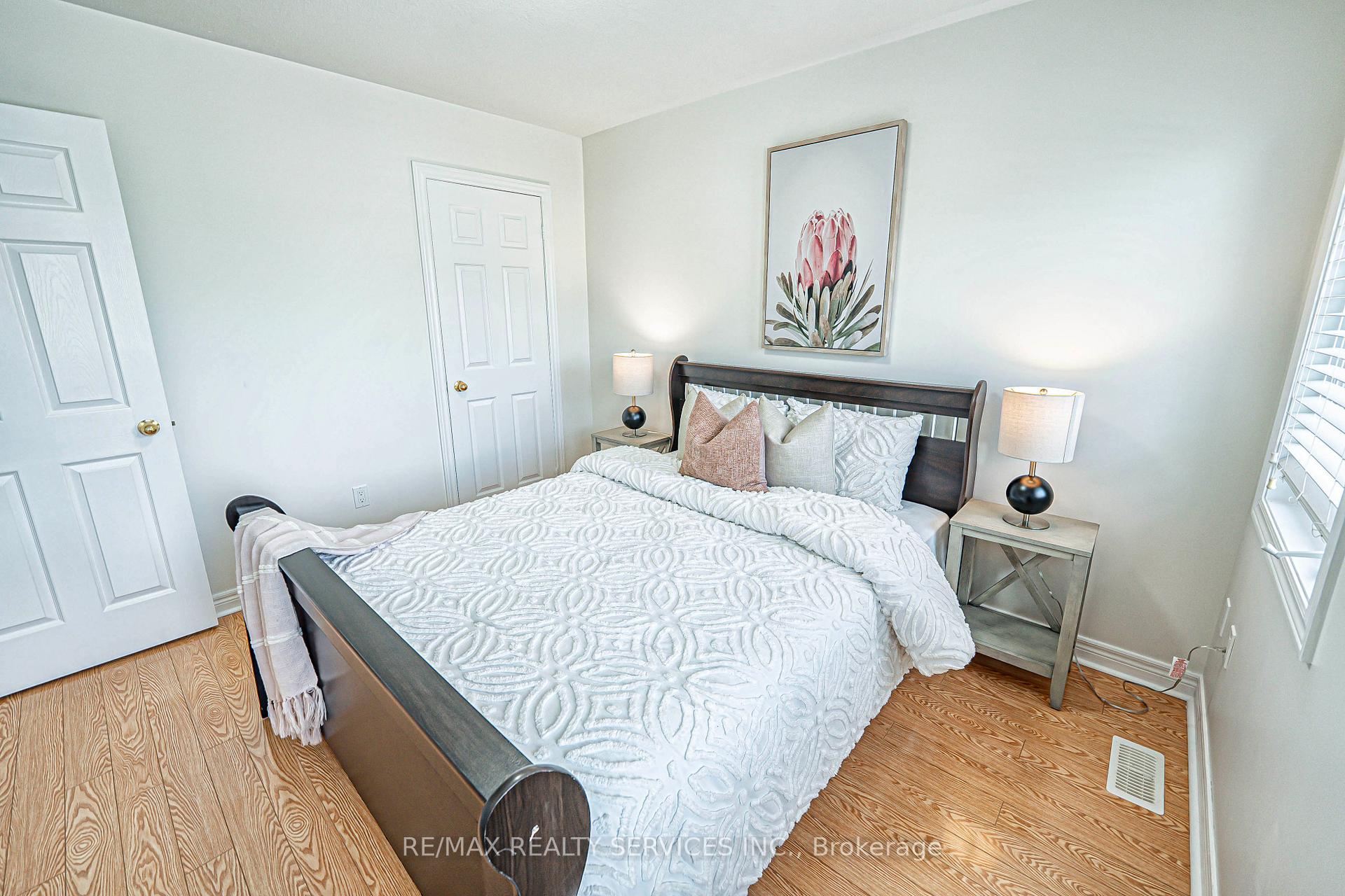 Photo 33 of 84 Gower Crescent, Brampton, Sandringham-Wellington — HOMEH