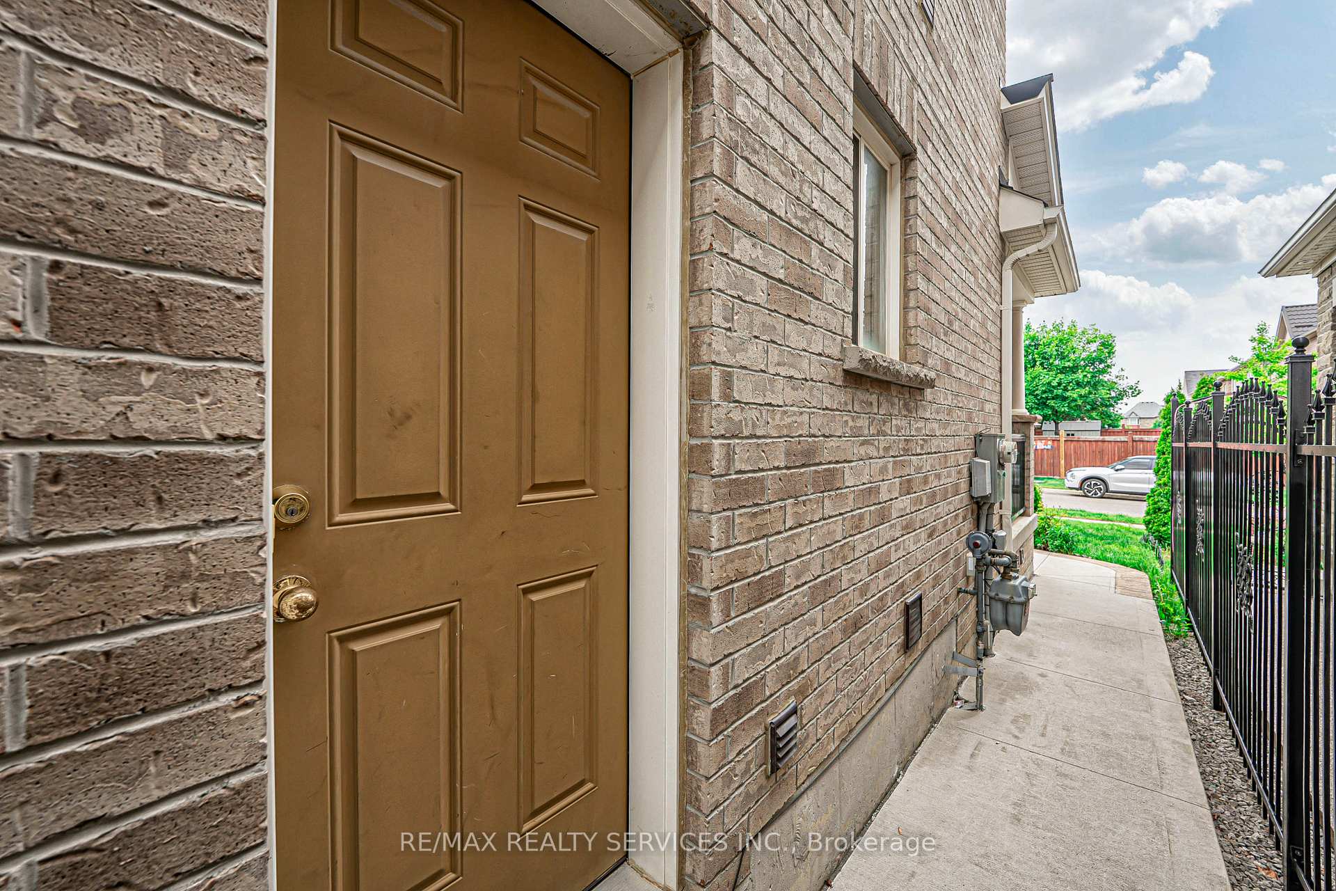 Photo 38 of 84 Gower Crescent, Brampton, Sandringham-Wellington — HOMEH