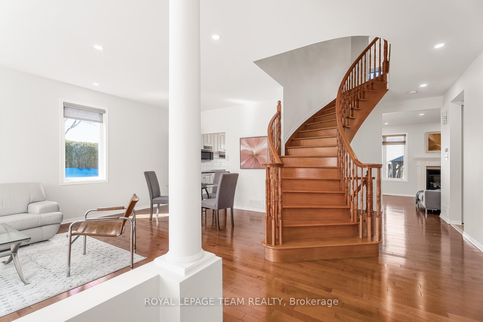 Photo 2 of 126 Cresthaven Drive, Ottawa, Barrhaven East — HOMEH