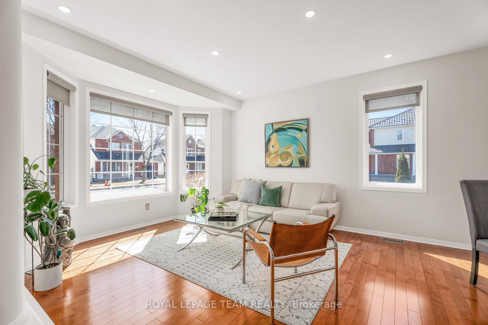 Photo 3 of 126 Cresthaven Drive, Ottawa, Barrhaven East — HOMEH
