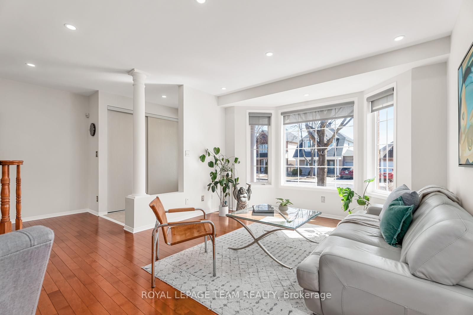 Photo 4 of 126 Cresthaven Drive, Ottawa, Barrhaven East — HOMEH