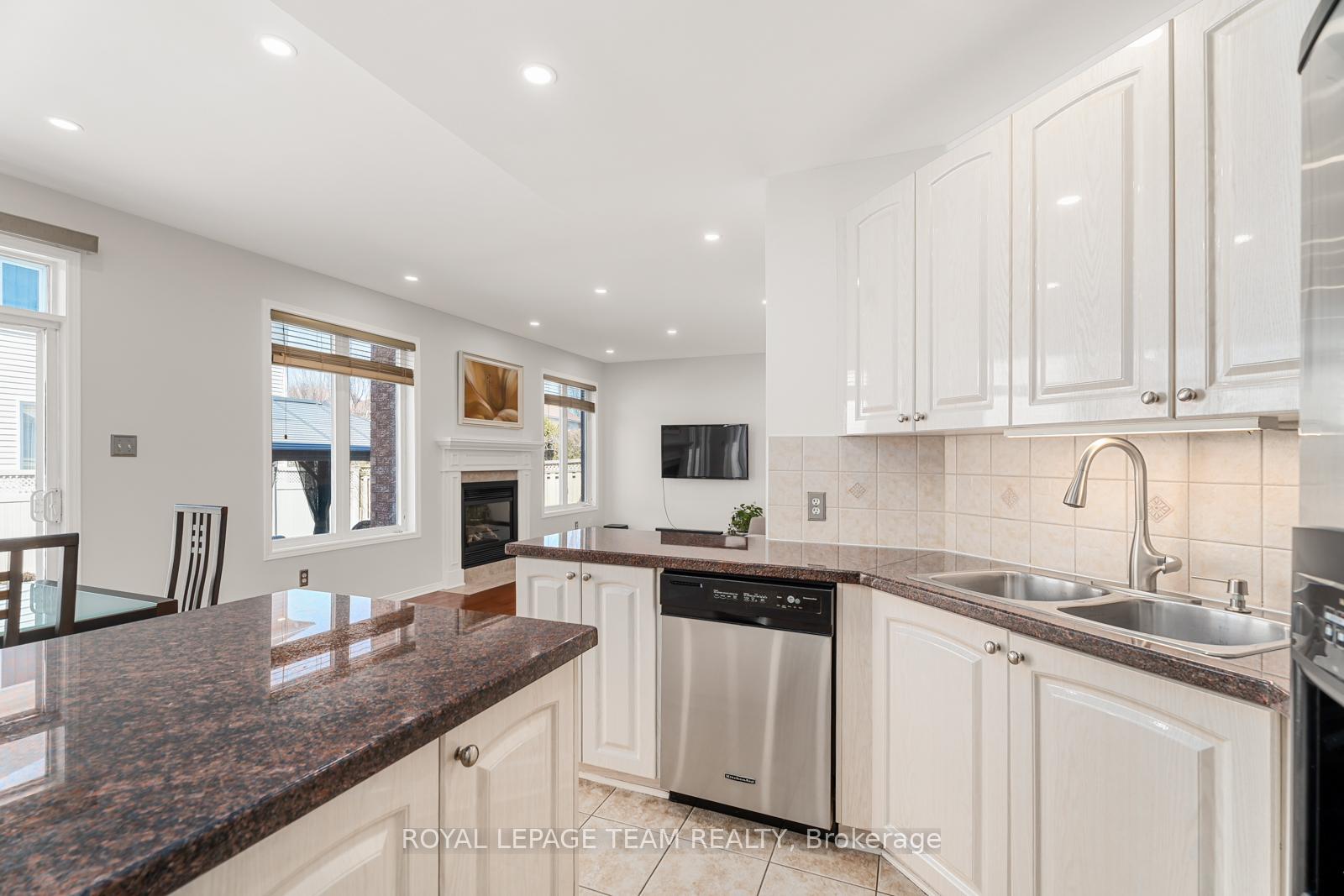 Photo 8 of 126 Cresthaven Drive, Ottawa, Barrhaven East — HOMEH