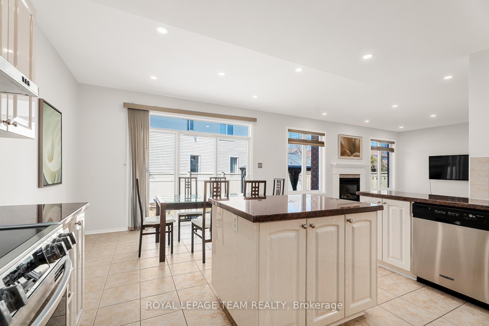Photo 9 of 126 Cresthaven Drive, Ottawa, Barrhaven East — HOMEH