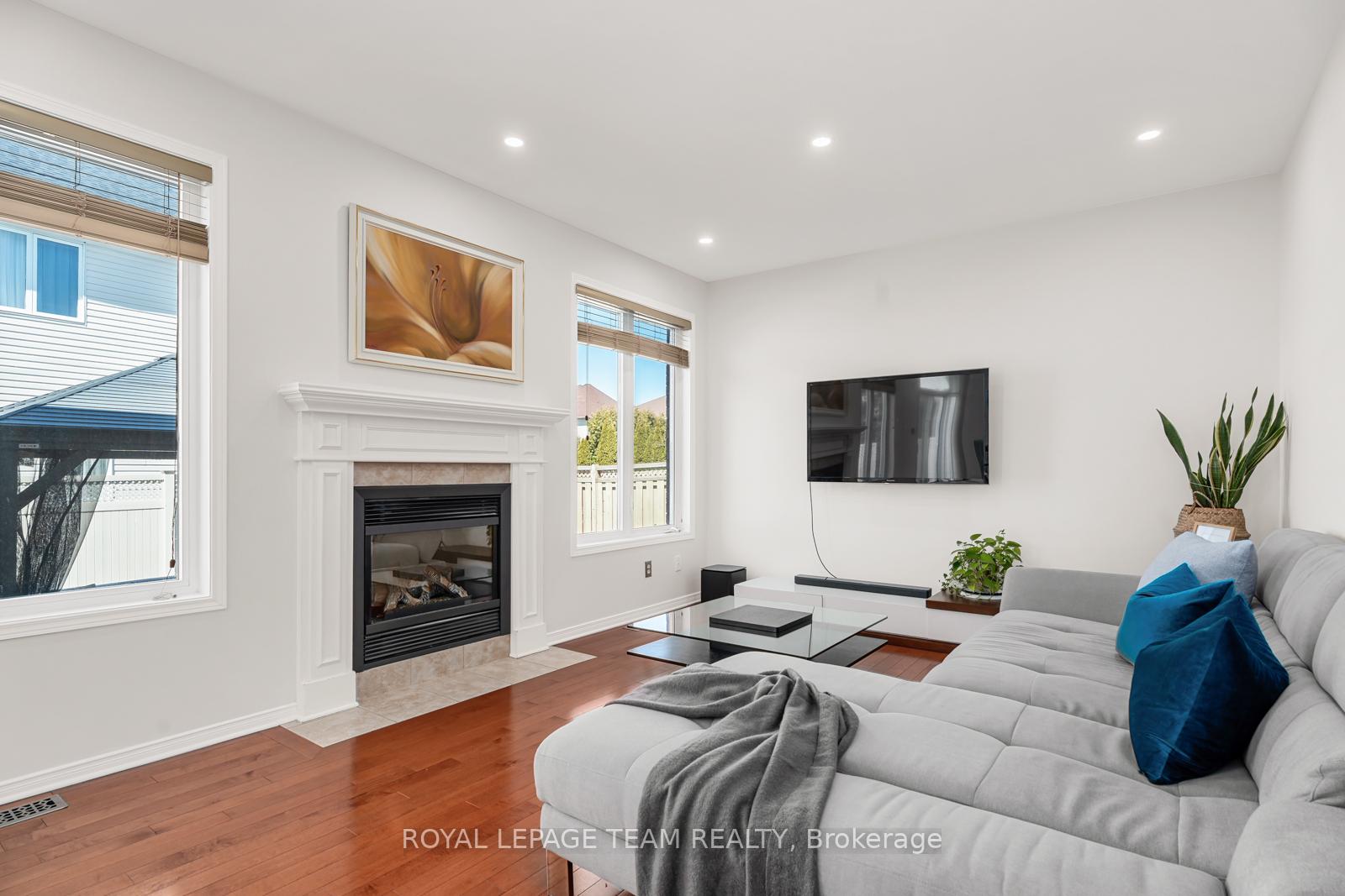 Photo 11 of 126 Cresthaven Drive, Ottawa, Barrhaven East — HOMEH
